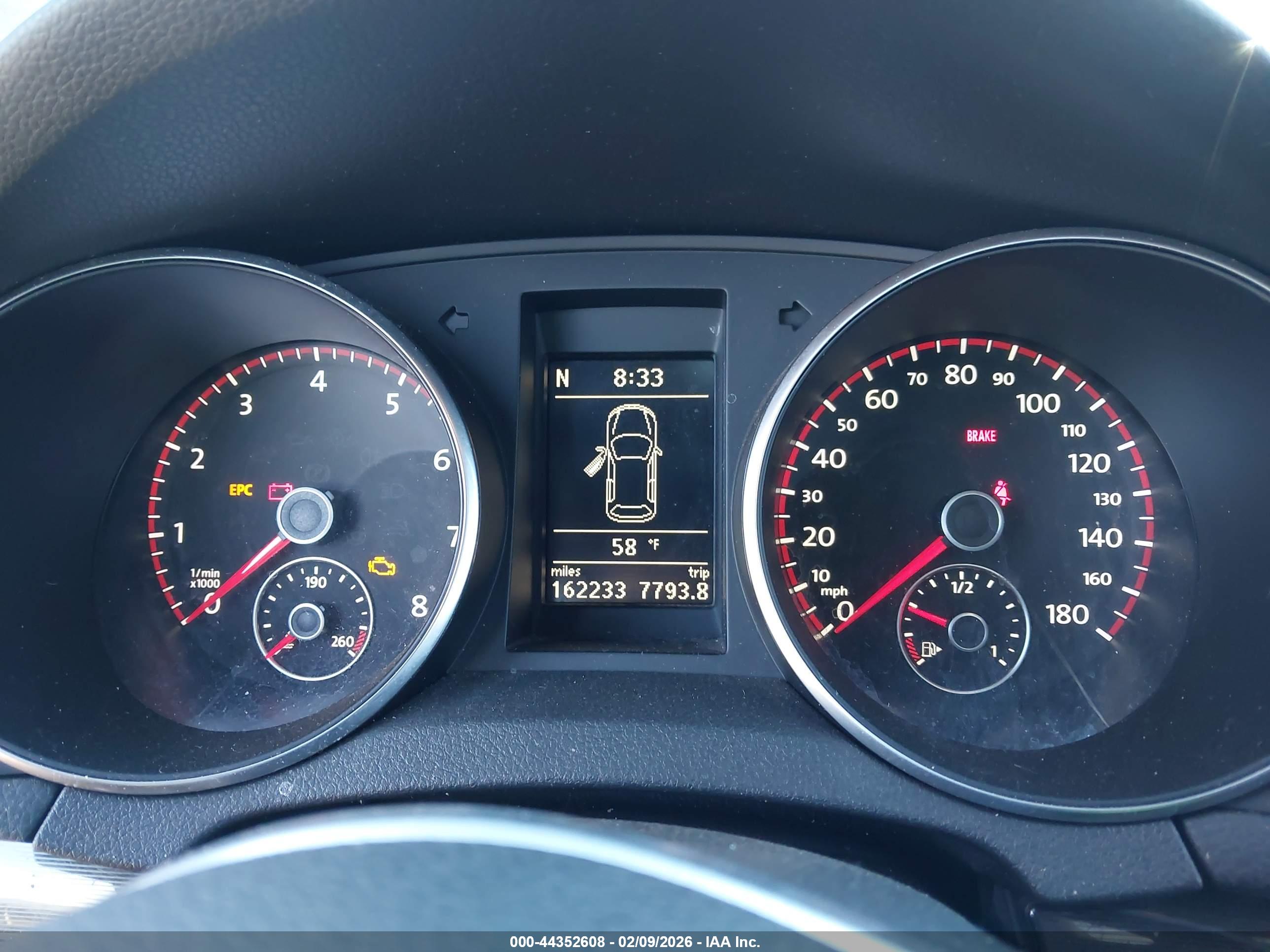 VOLKSWAGEN GTI image 7