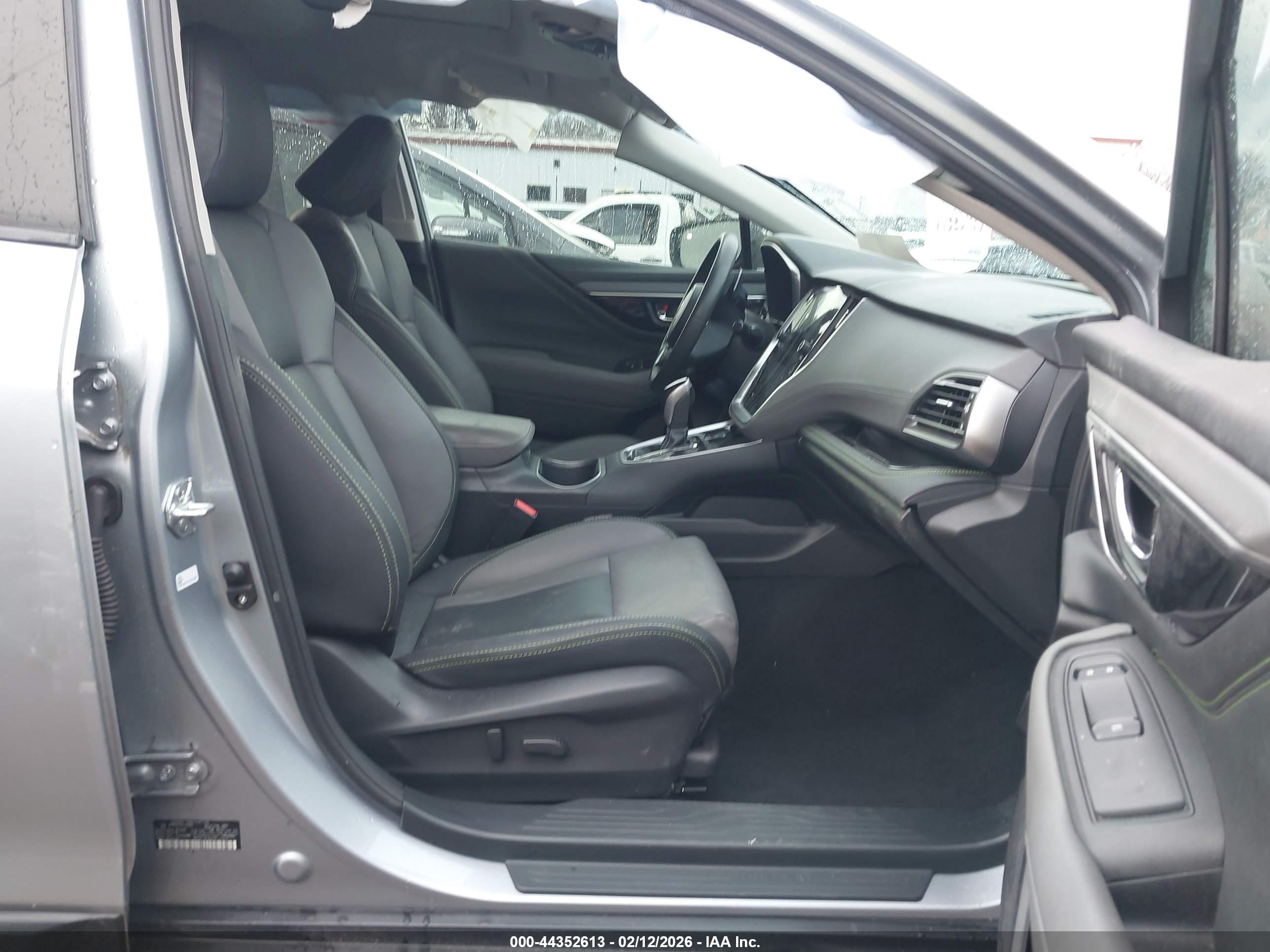 SUBARU OUTBACK image 5