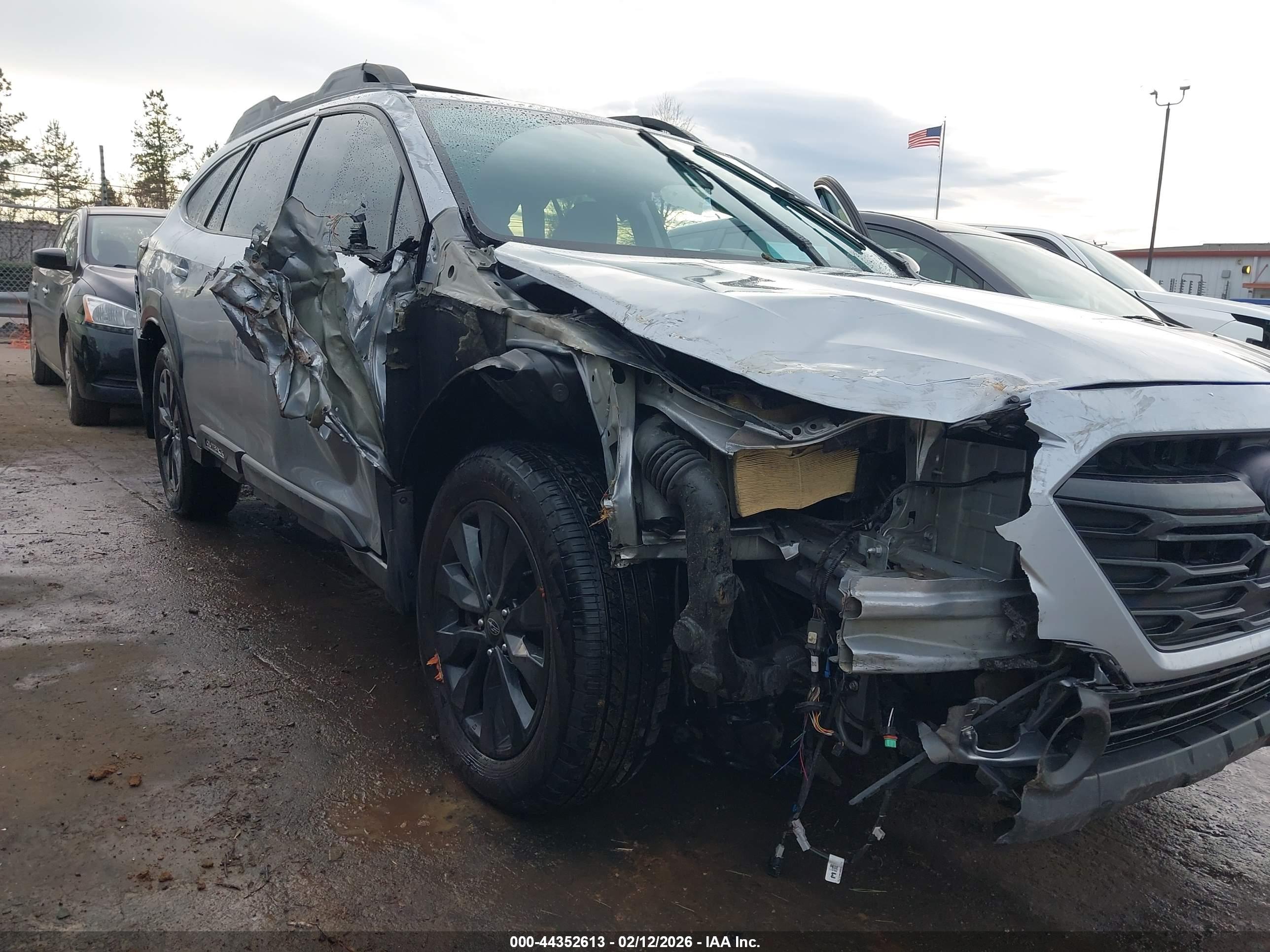 SUBARU OUTBACK image 6