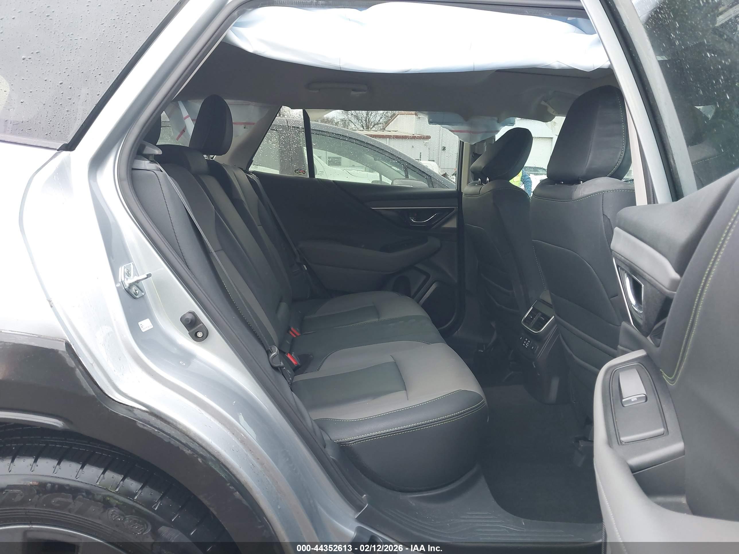 SUBARU OUTBACK image 8