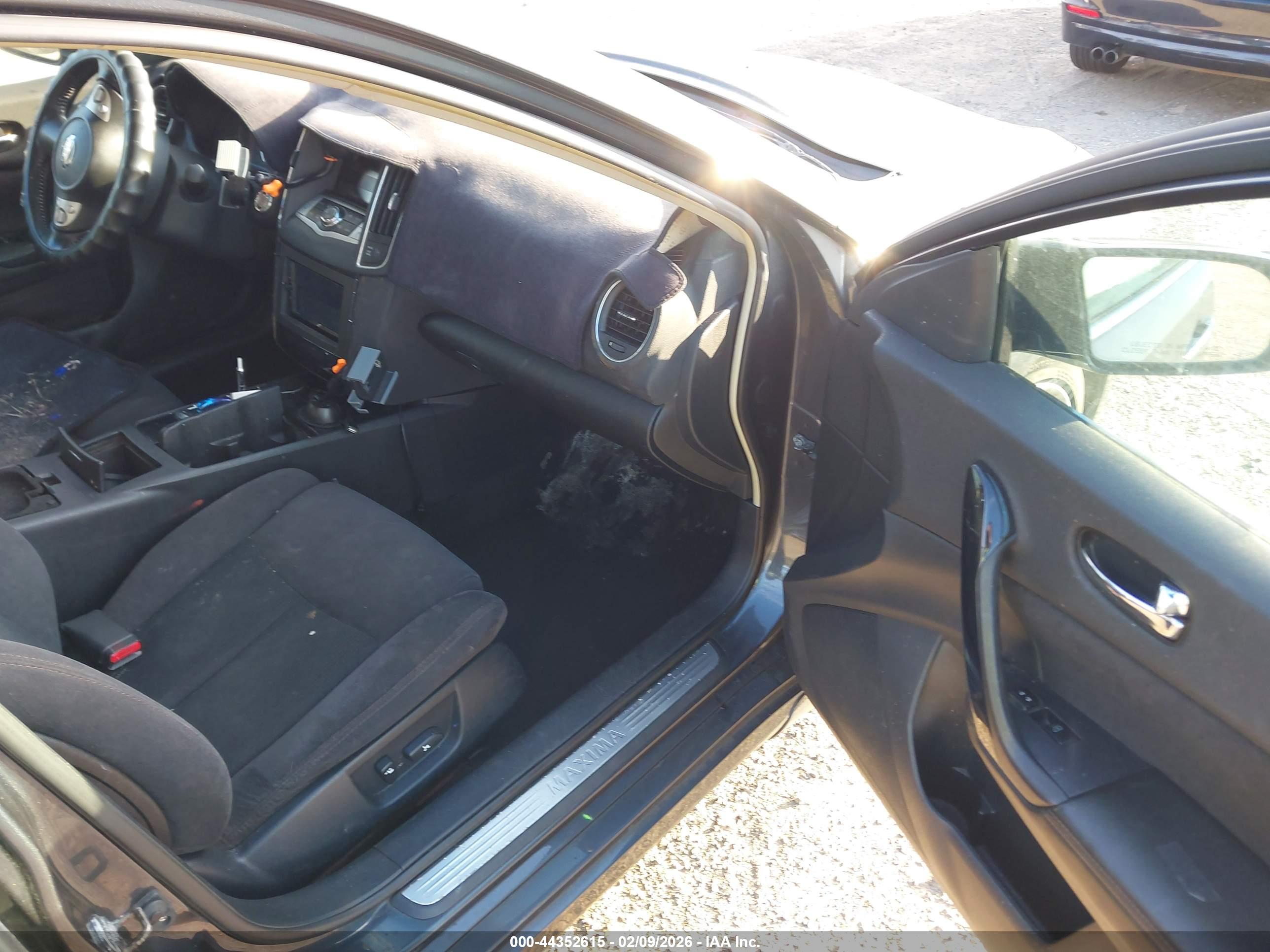 NISSAN MAXIMA image 5