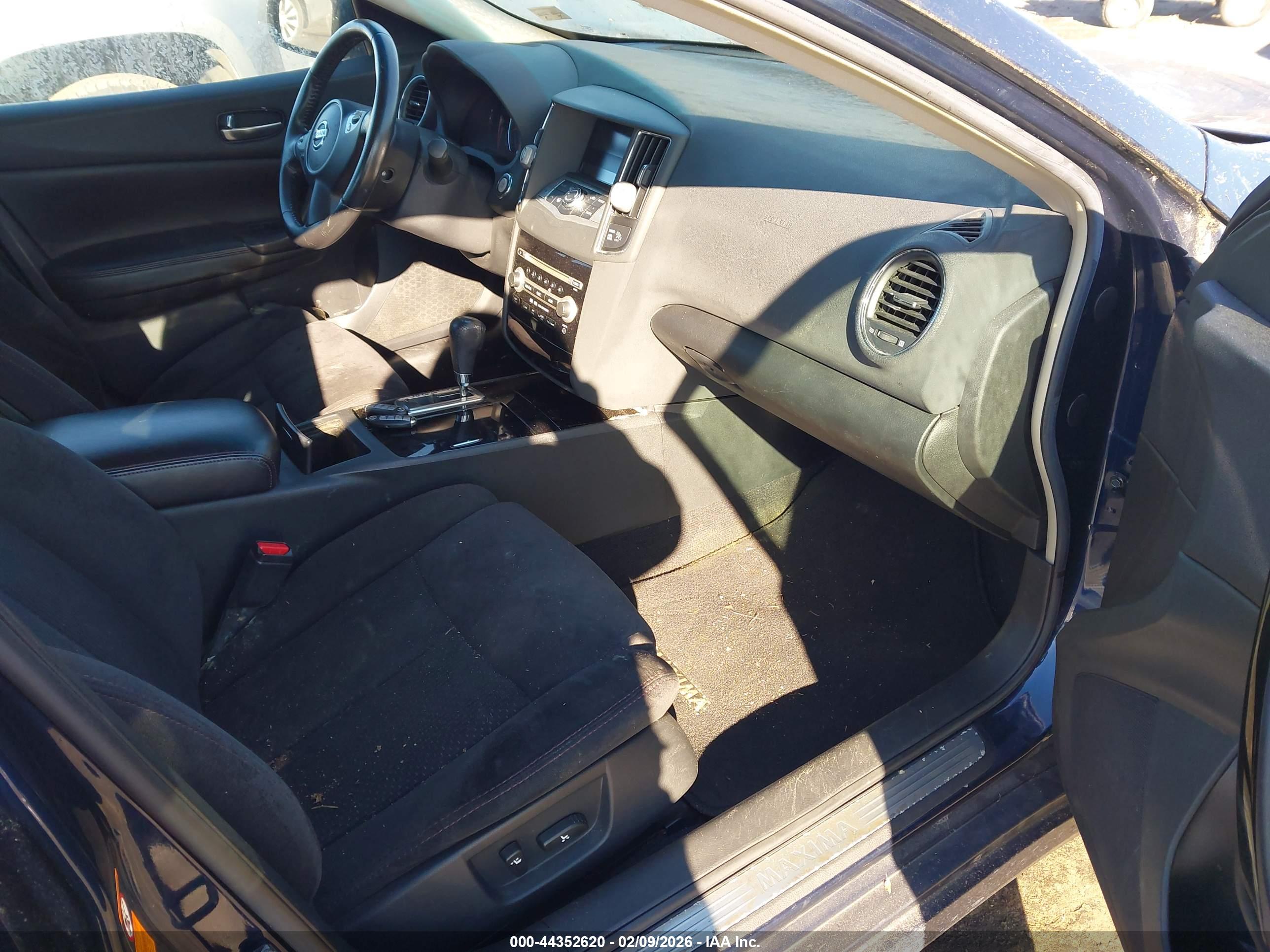 NISSAN MAXIMA image 5