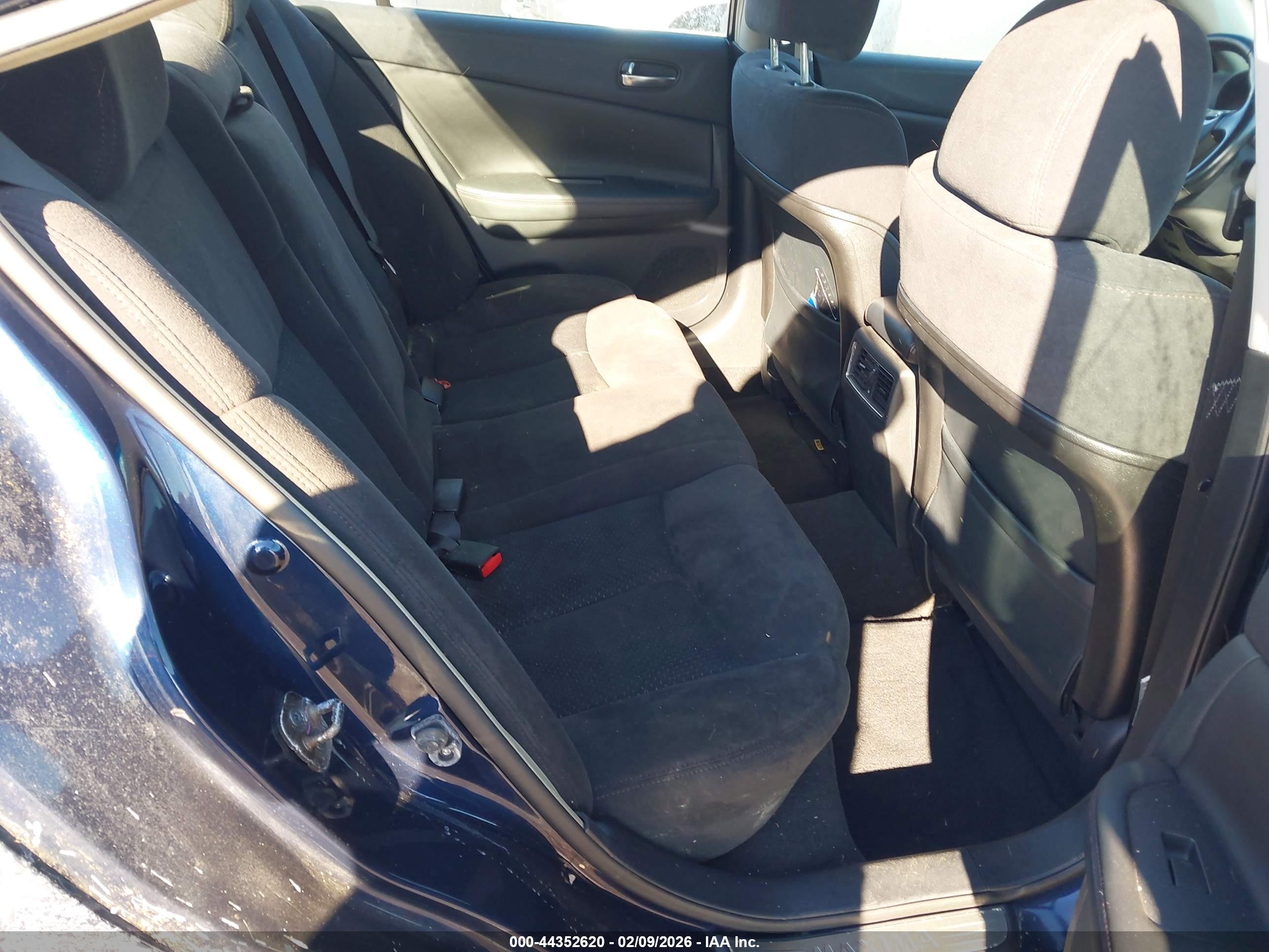 NISSAN MAXIMA image 8