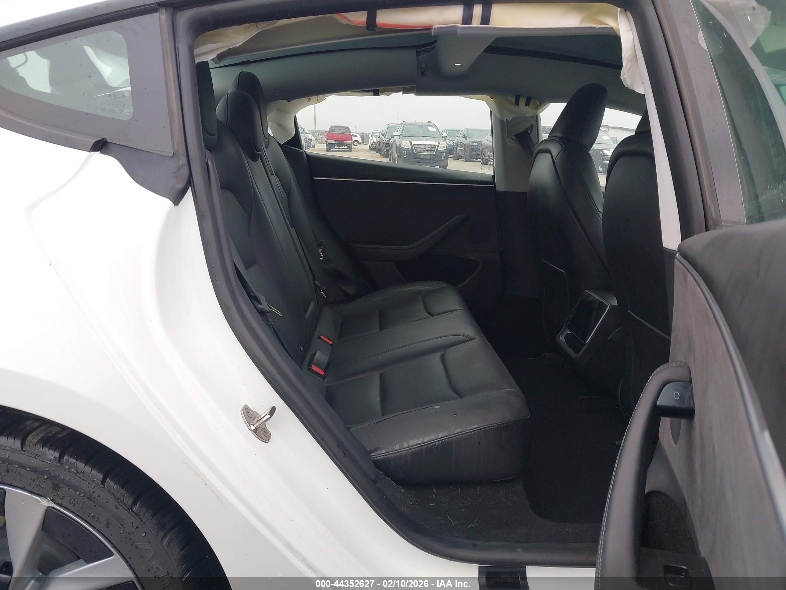TESLA MODEL image 8