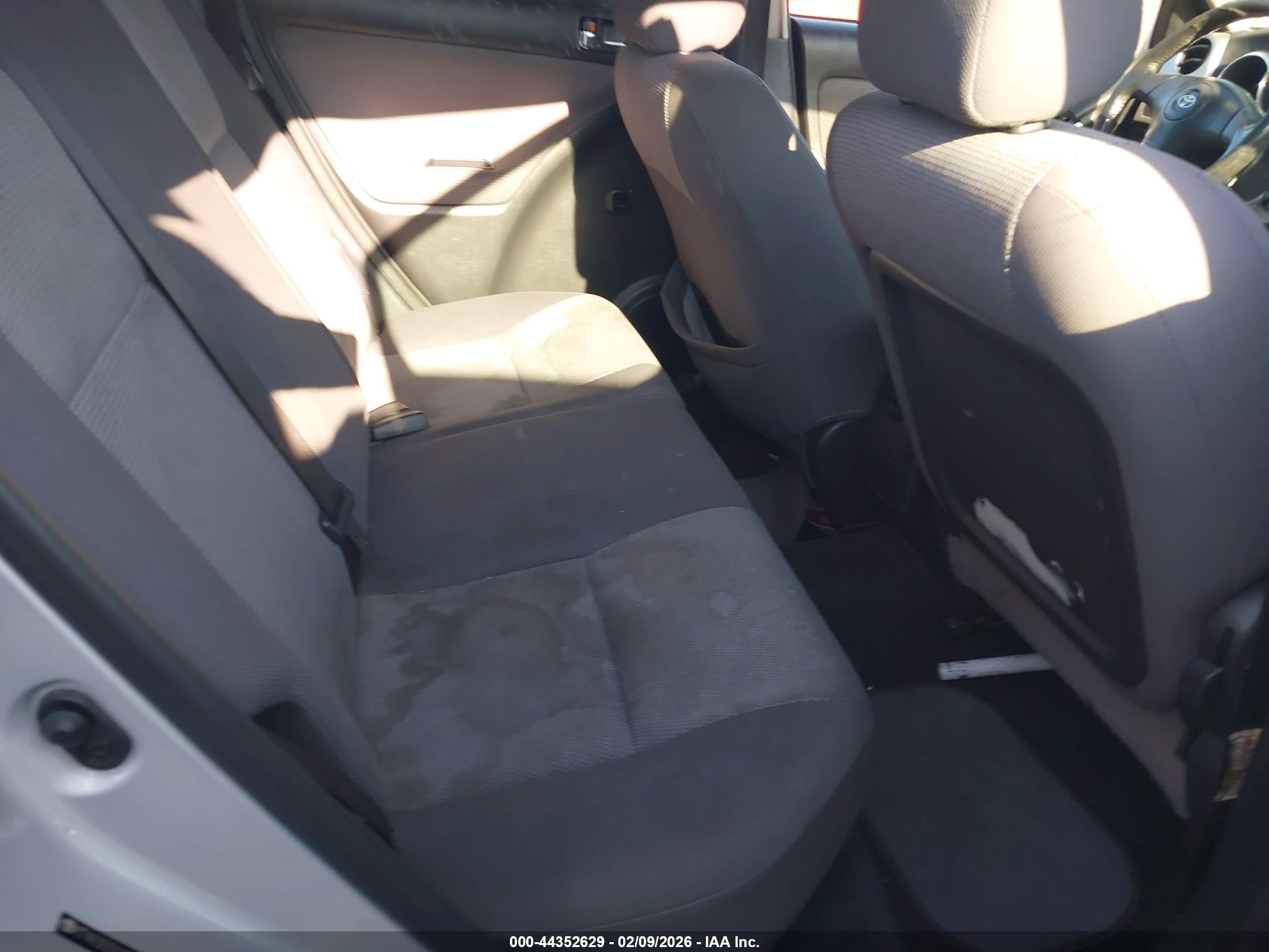 TOYOTA MATRIX image 8