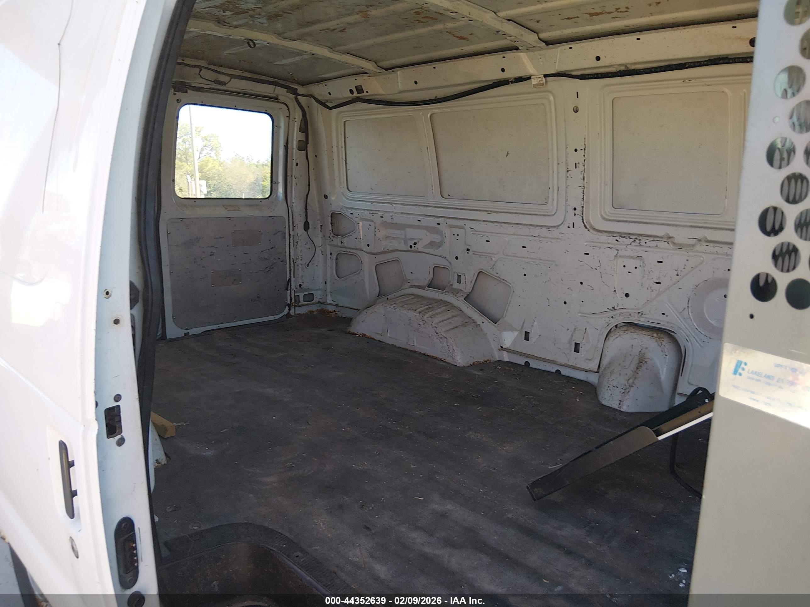 FORD E-350 image 8