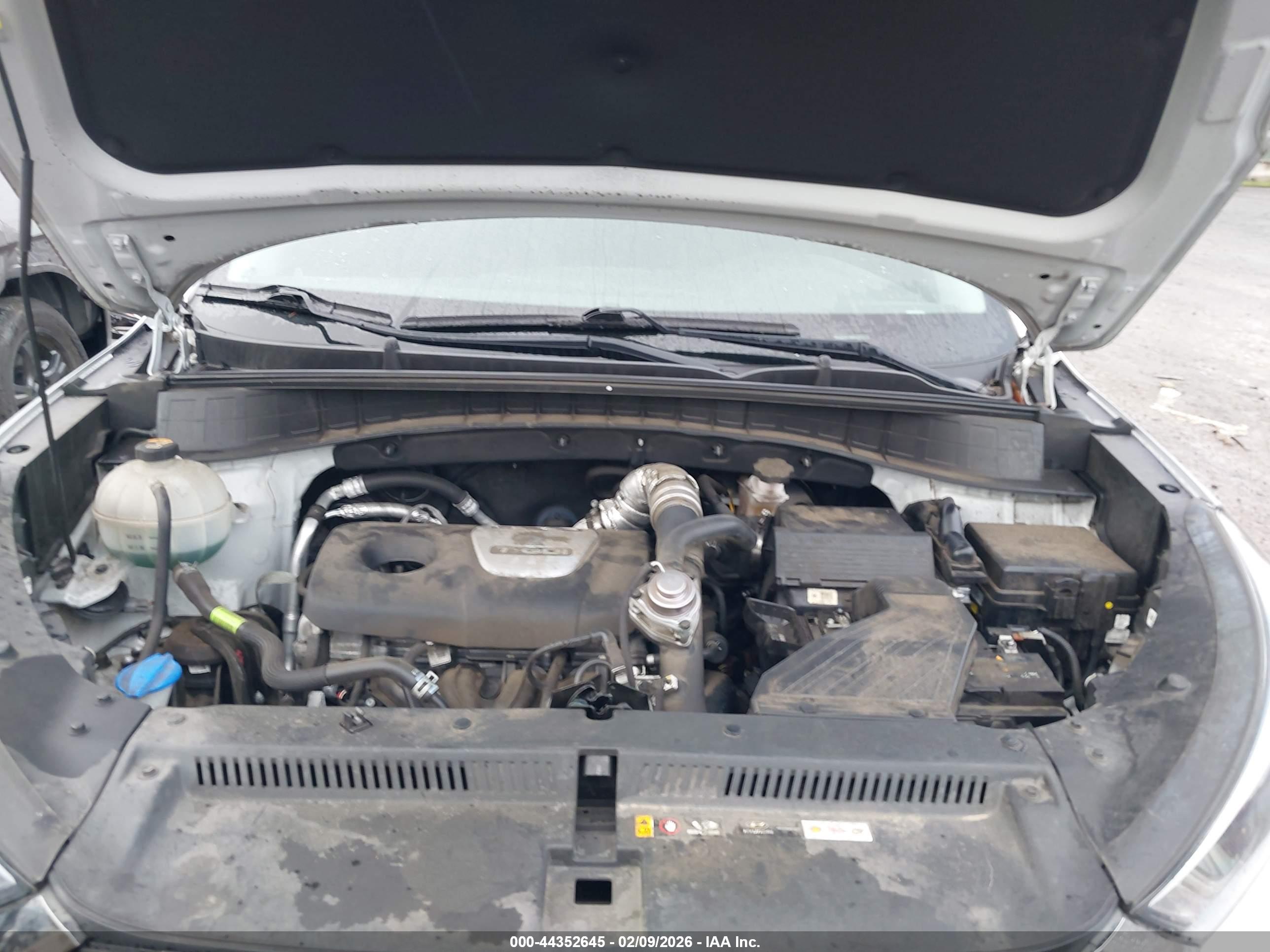 HYUNDAI TUCSON image 10