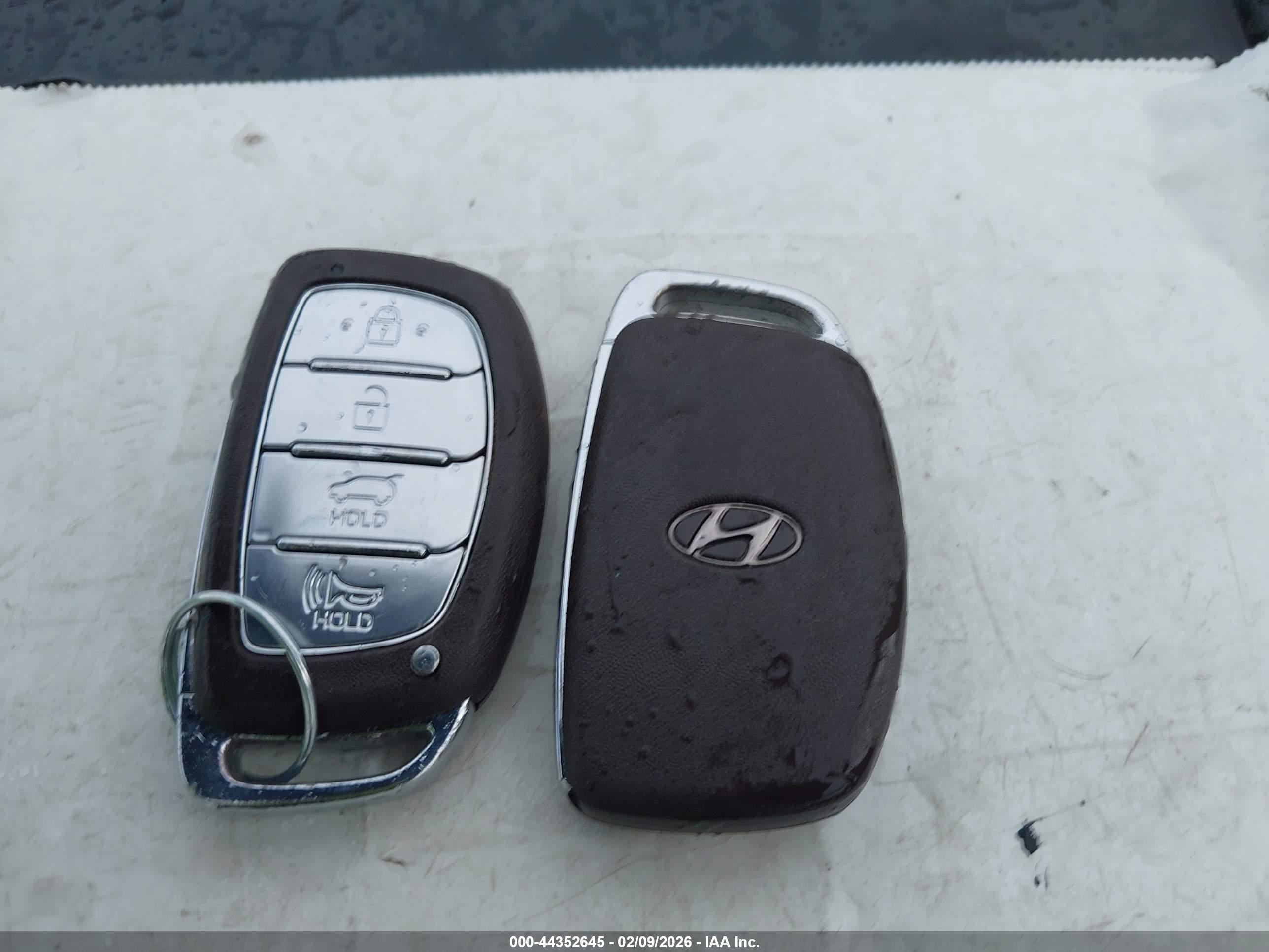 HYUNDAI TUCSON image 11
