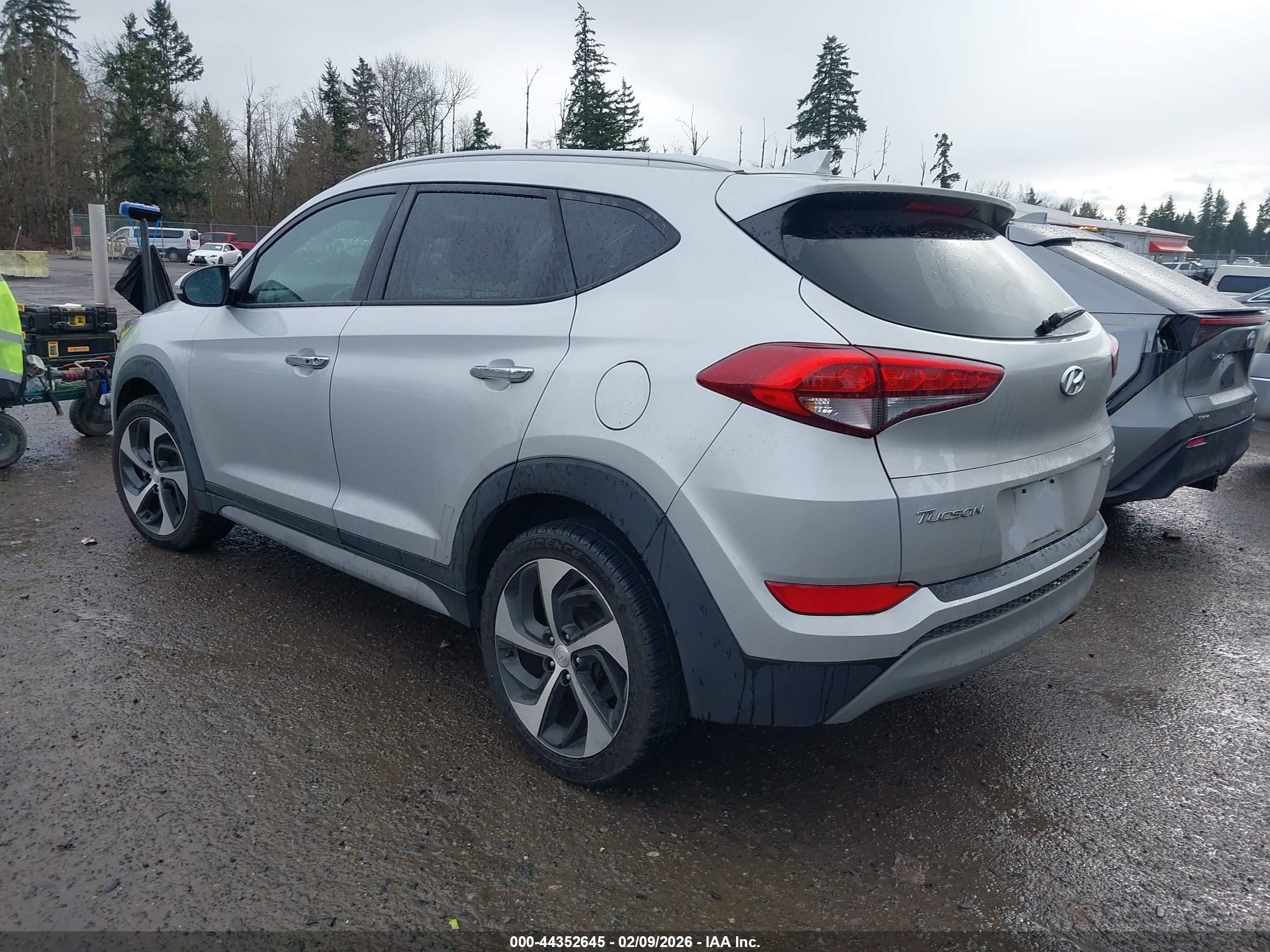 HYUNDAI TUCSON image 3