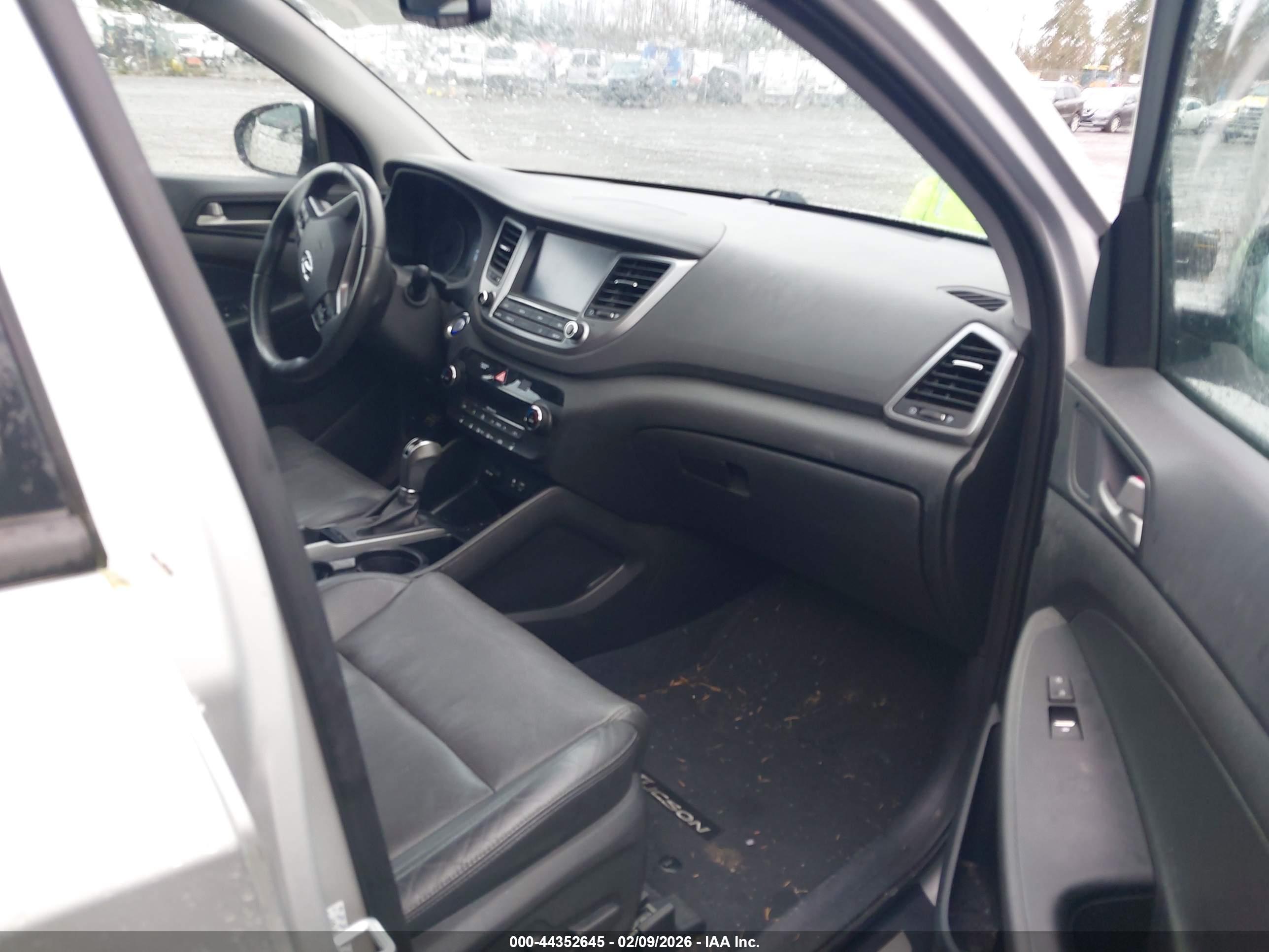 HYUNDAI TUCSON image 5