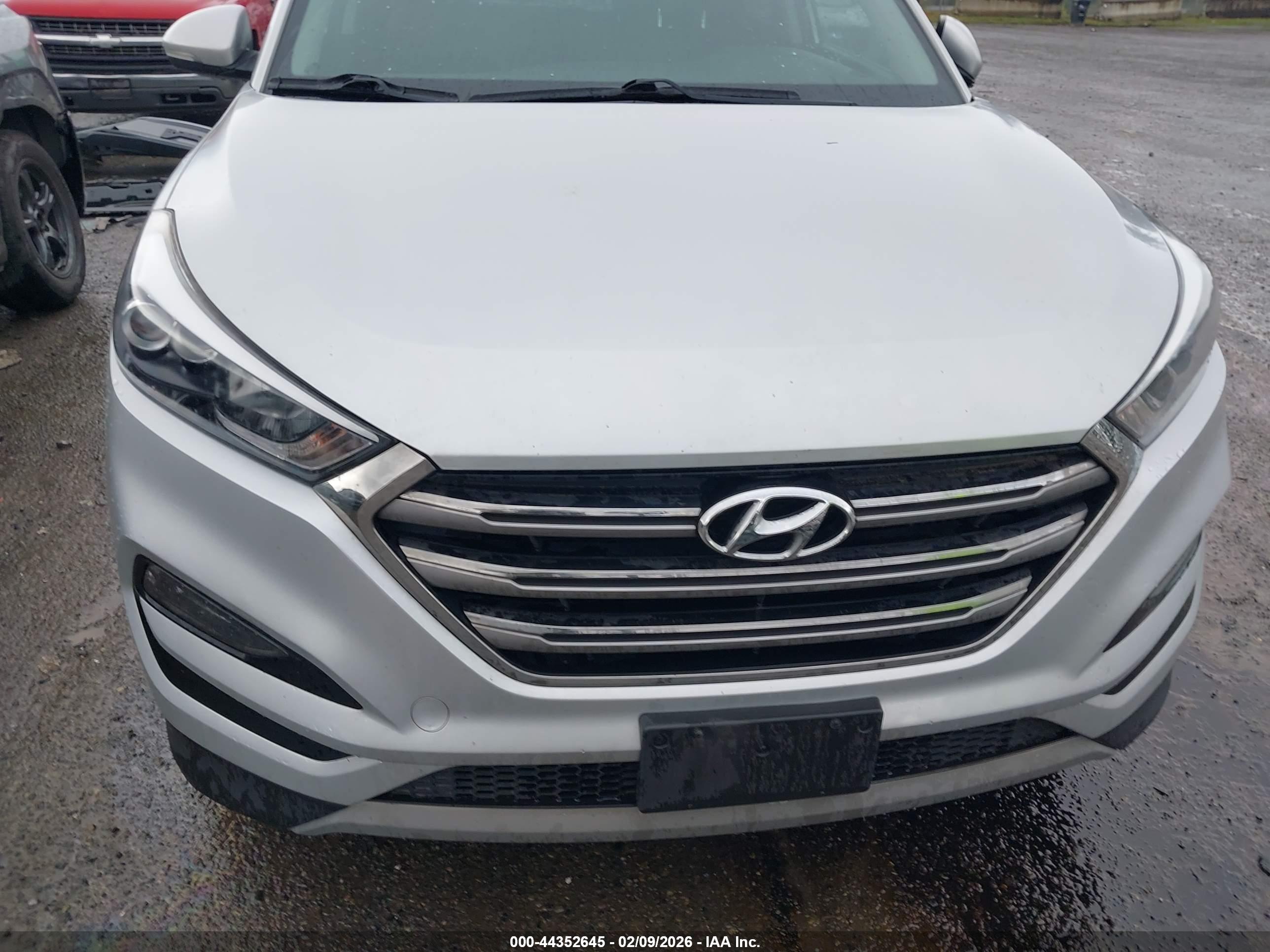 HYUNDAI TUCSON image 6