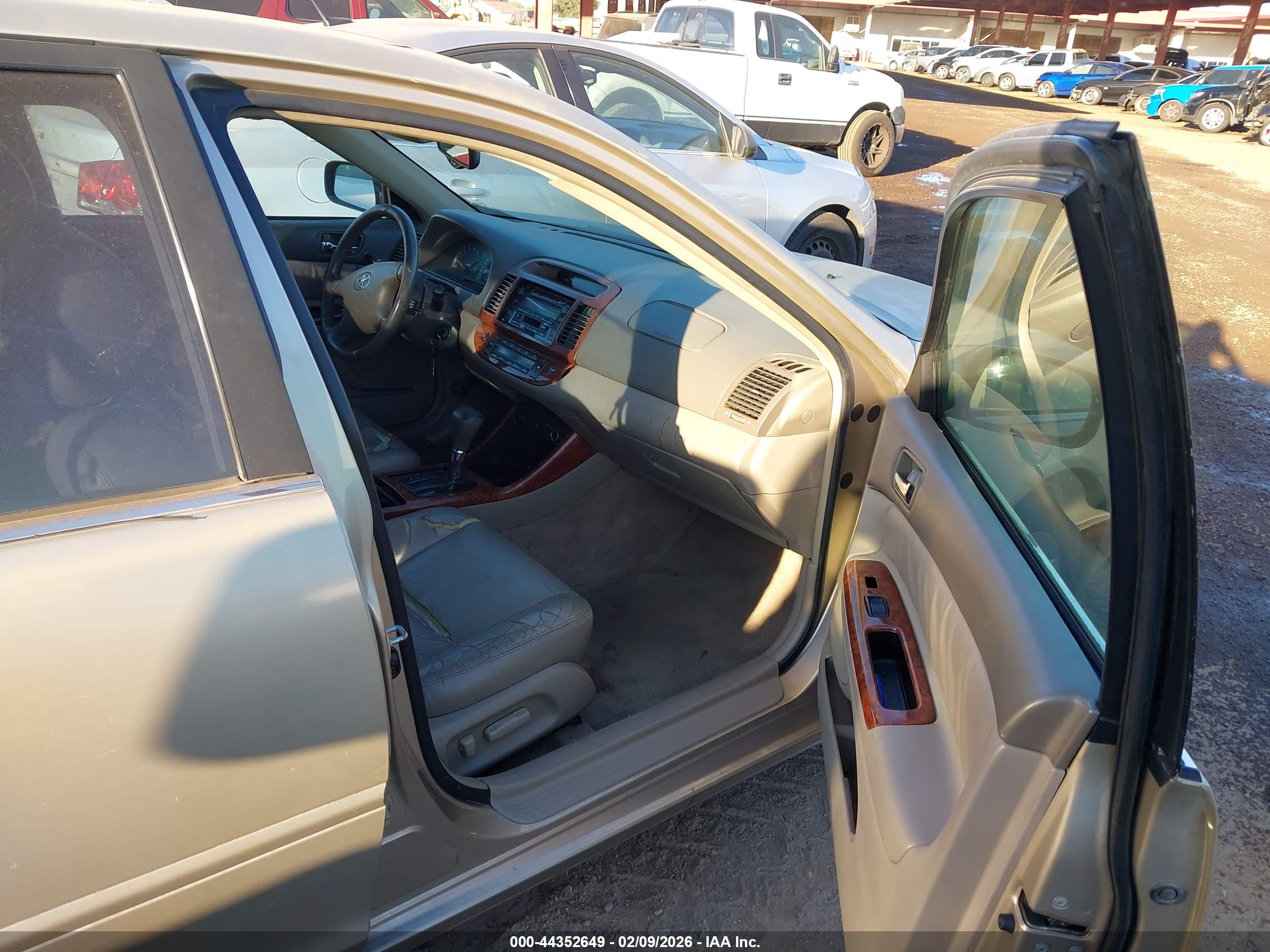 TOYOTA CAMRY image 5