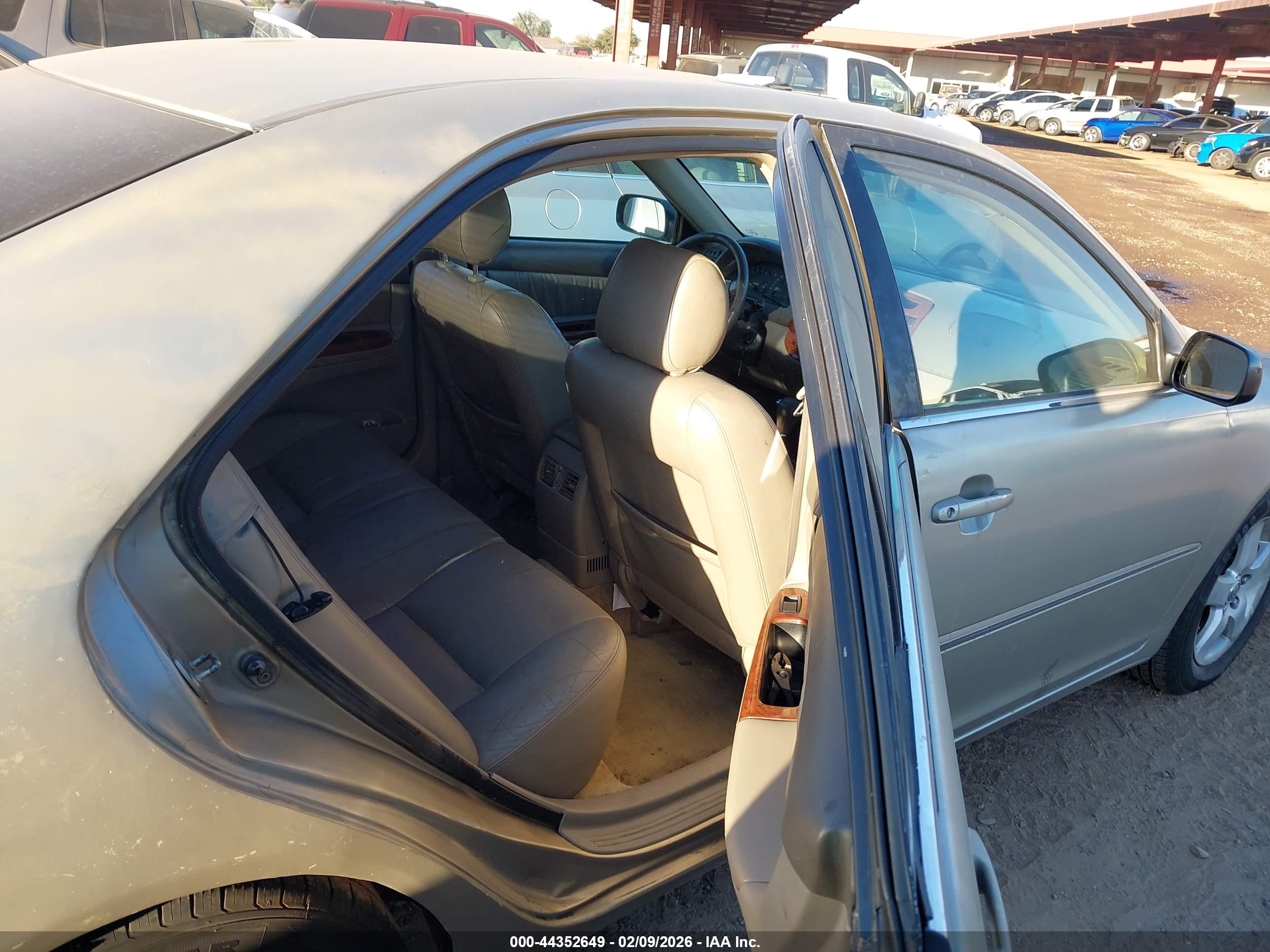 TOYOTA CAMRY image 8