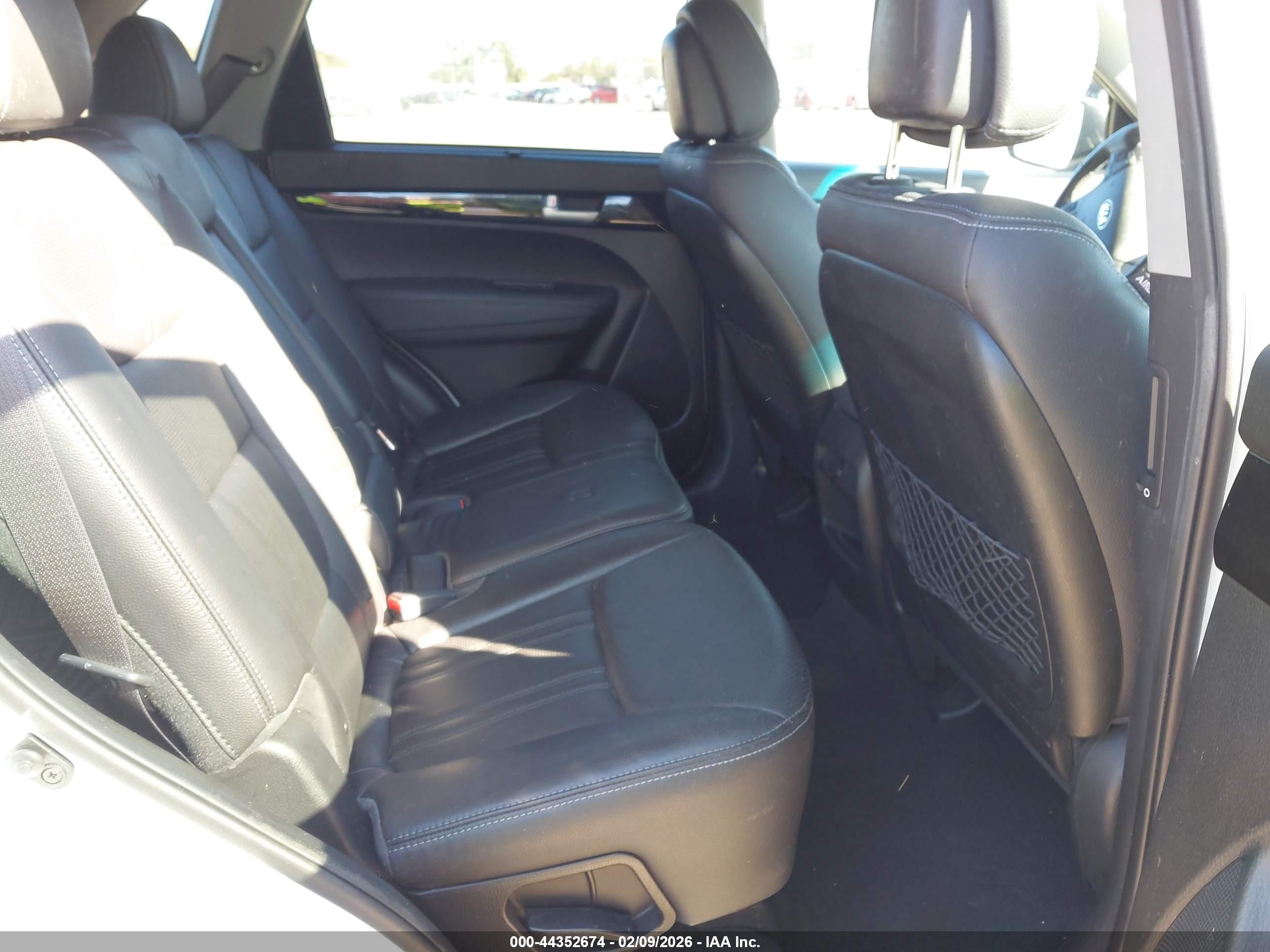 KIA SORENTO image 8