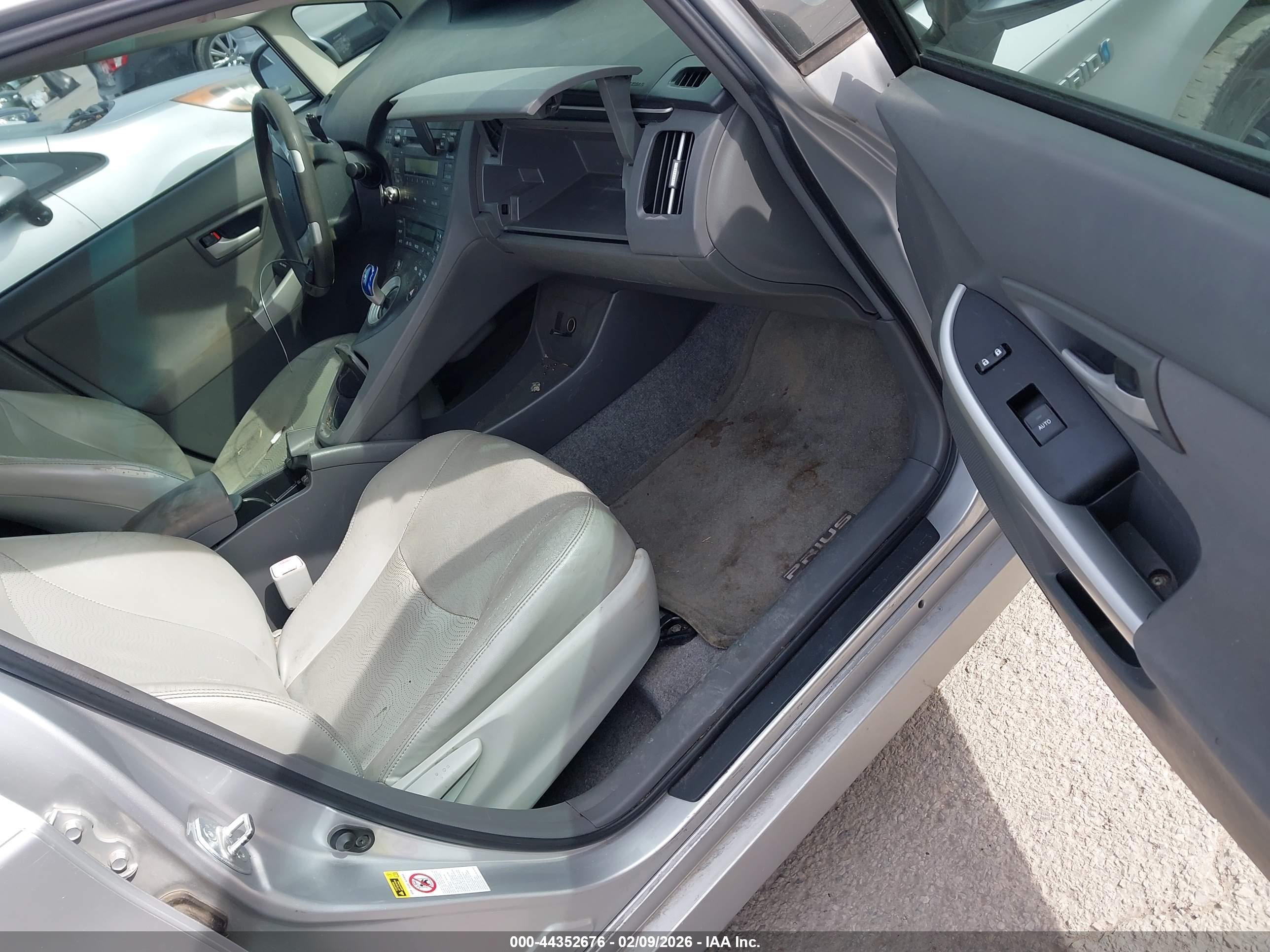 TOYOTA PRIUS image 5