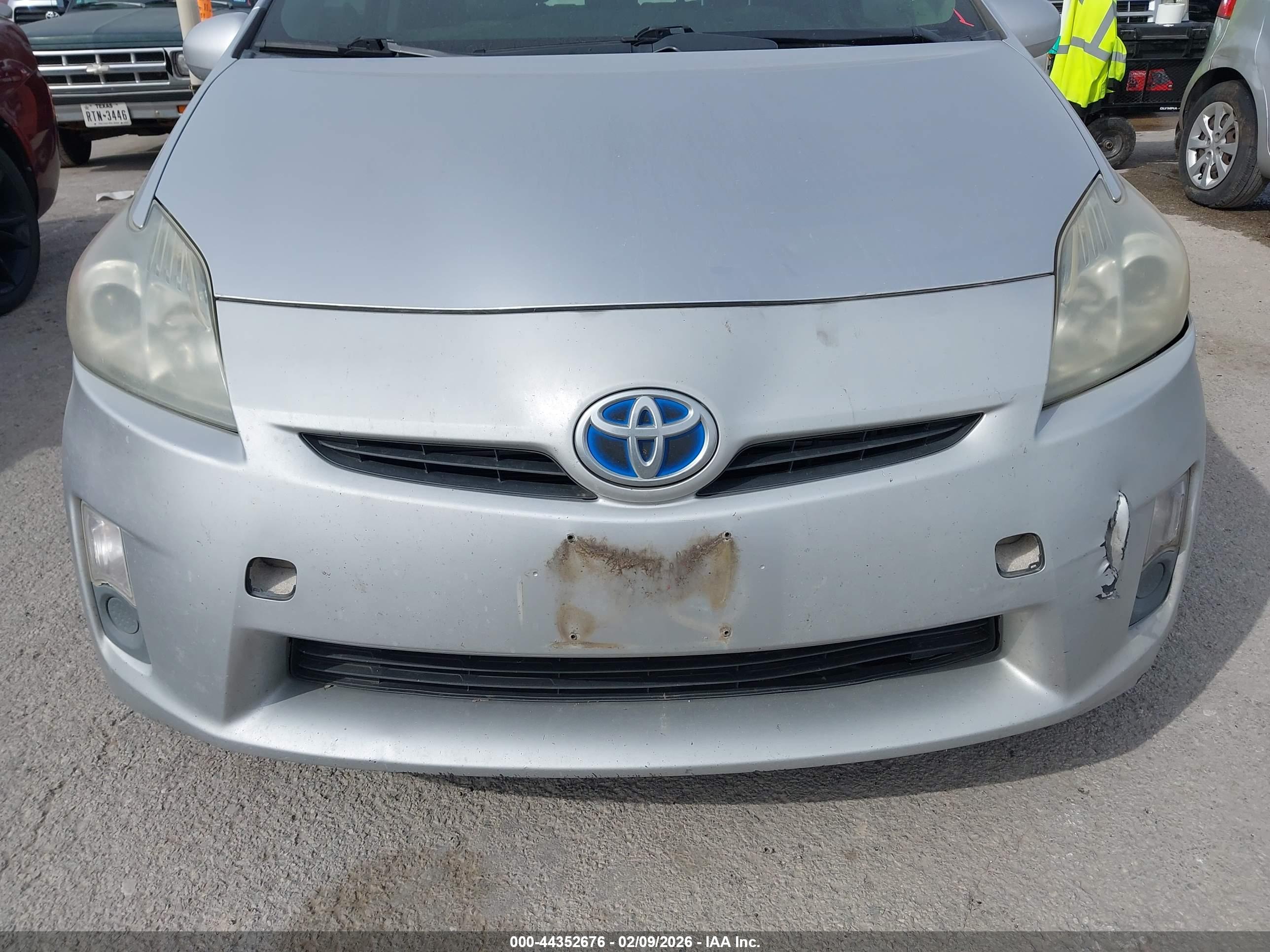 TOYOTA PRIUS image 6