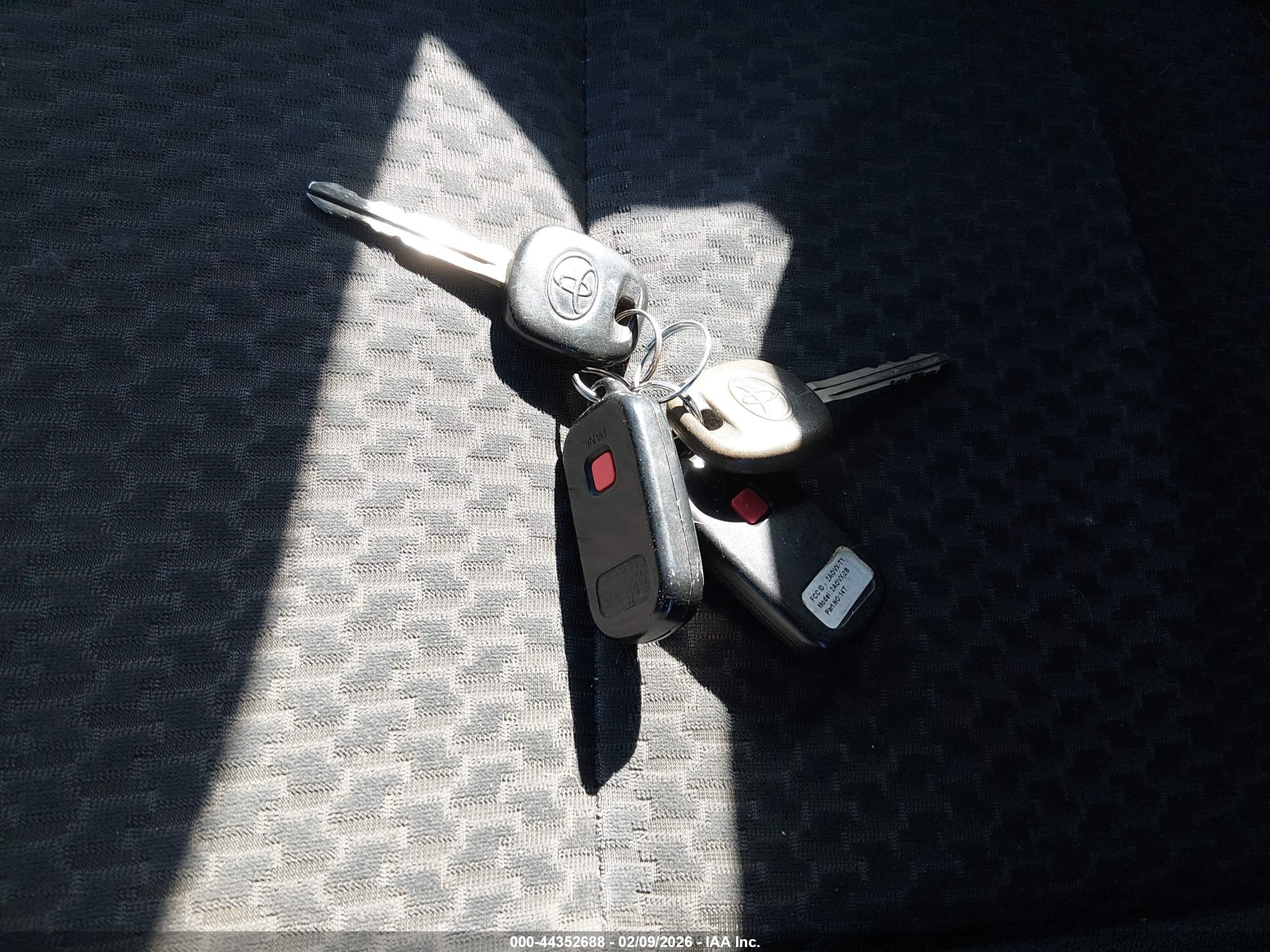 TOYOTA COROLLA image 11