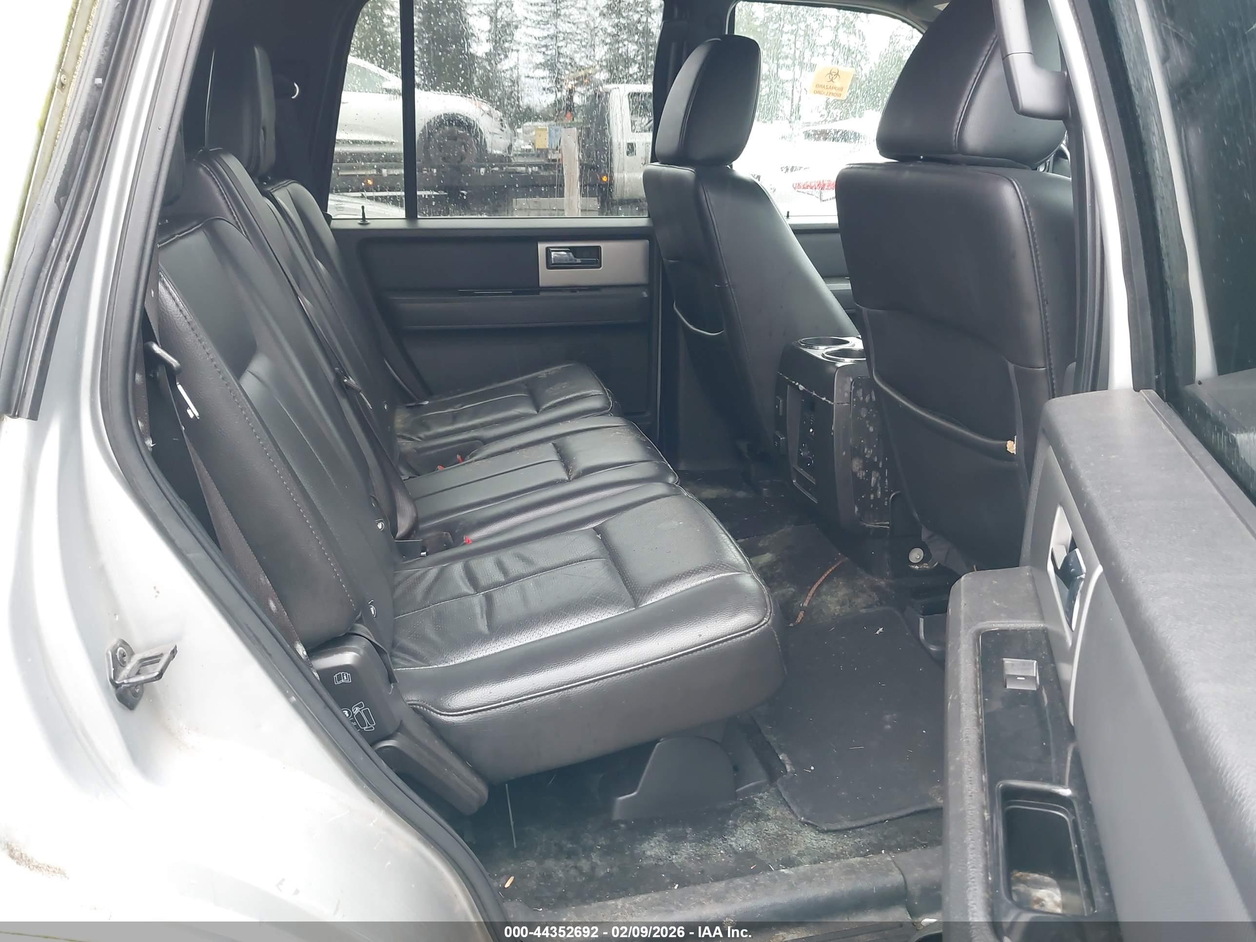 FORD EXPEDITION image 8