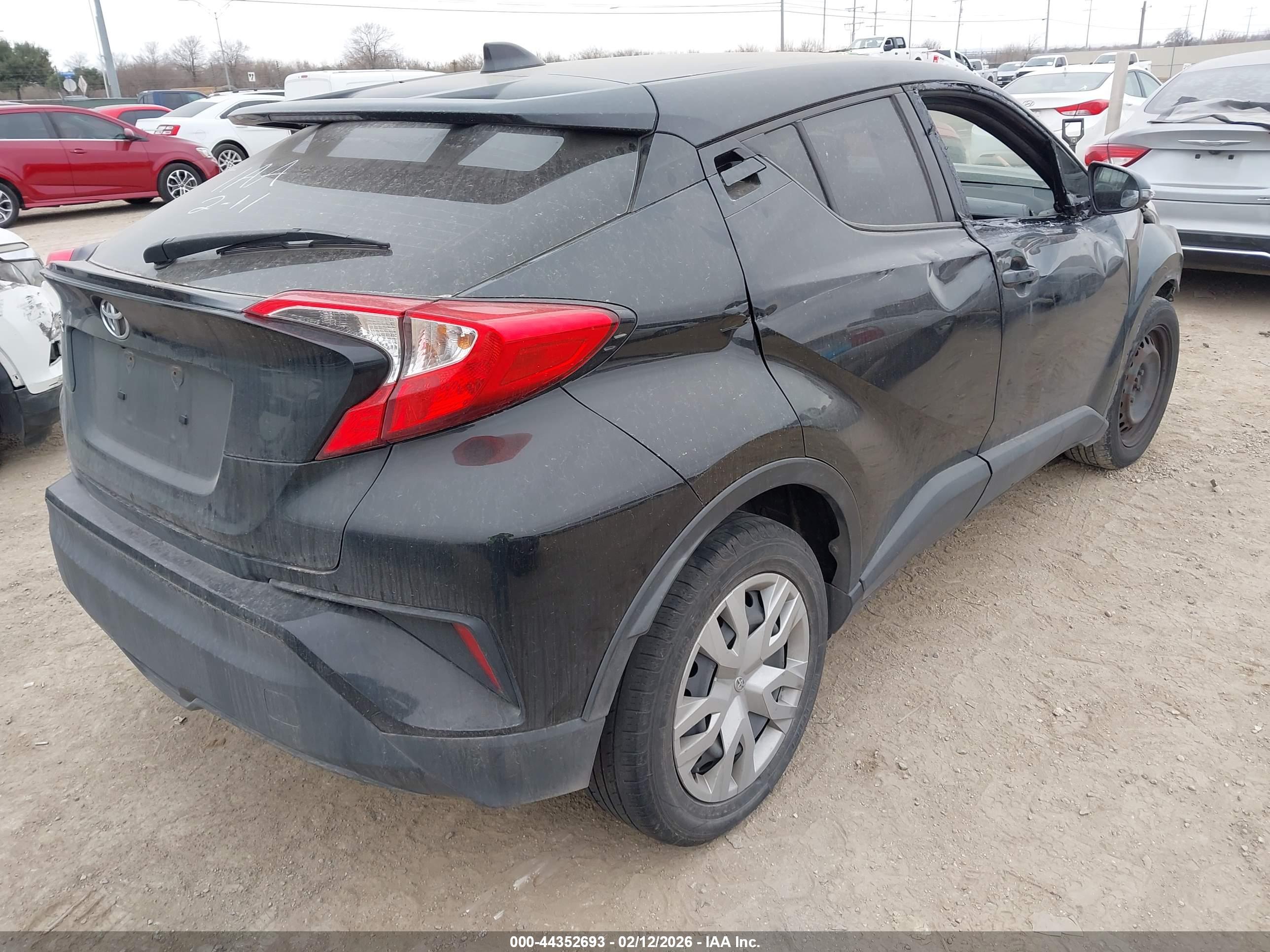 TOYOTA C-HR image 4