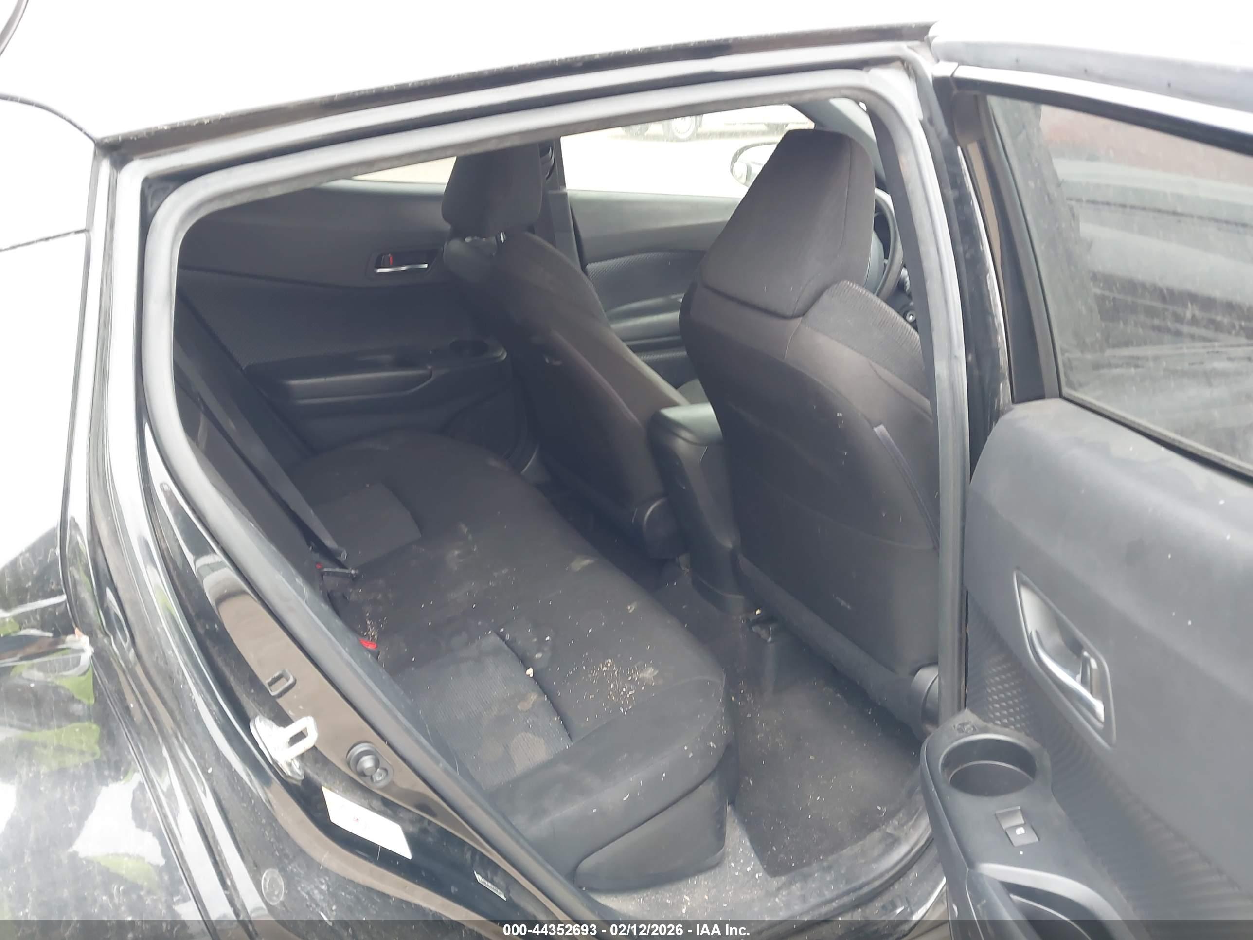 TOYOTA C-HR image 8