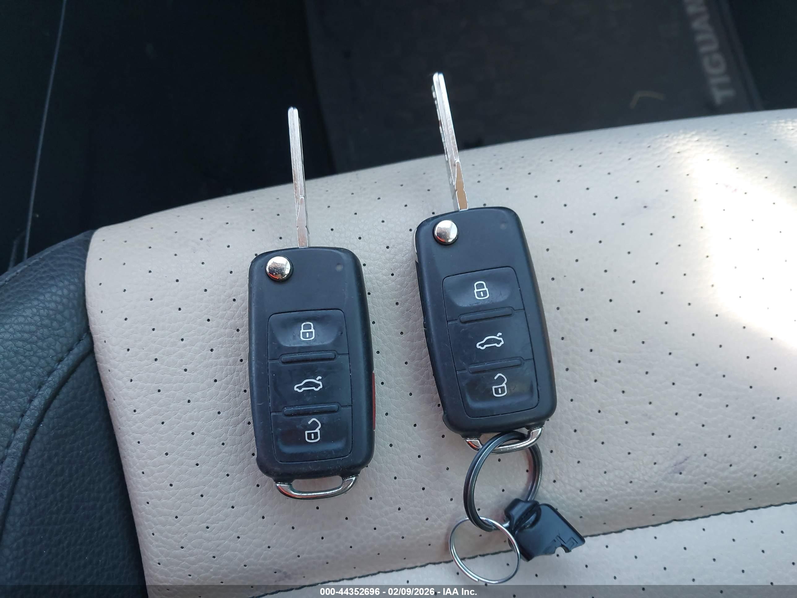 VOLKSWAGEN TIGUAN image 11