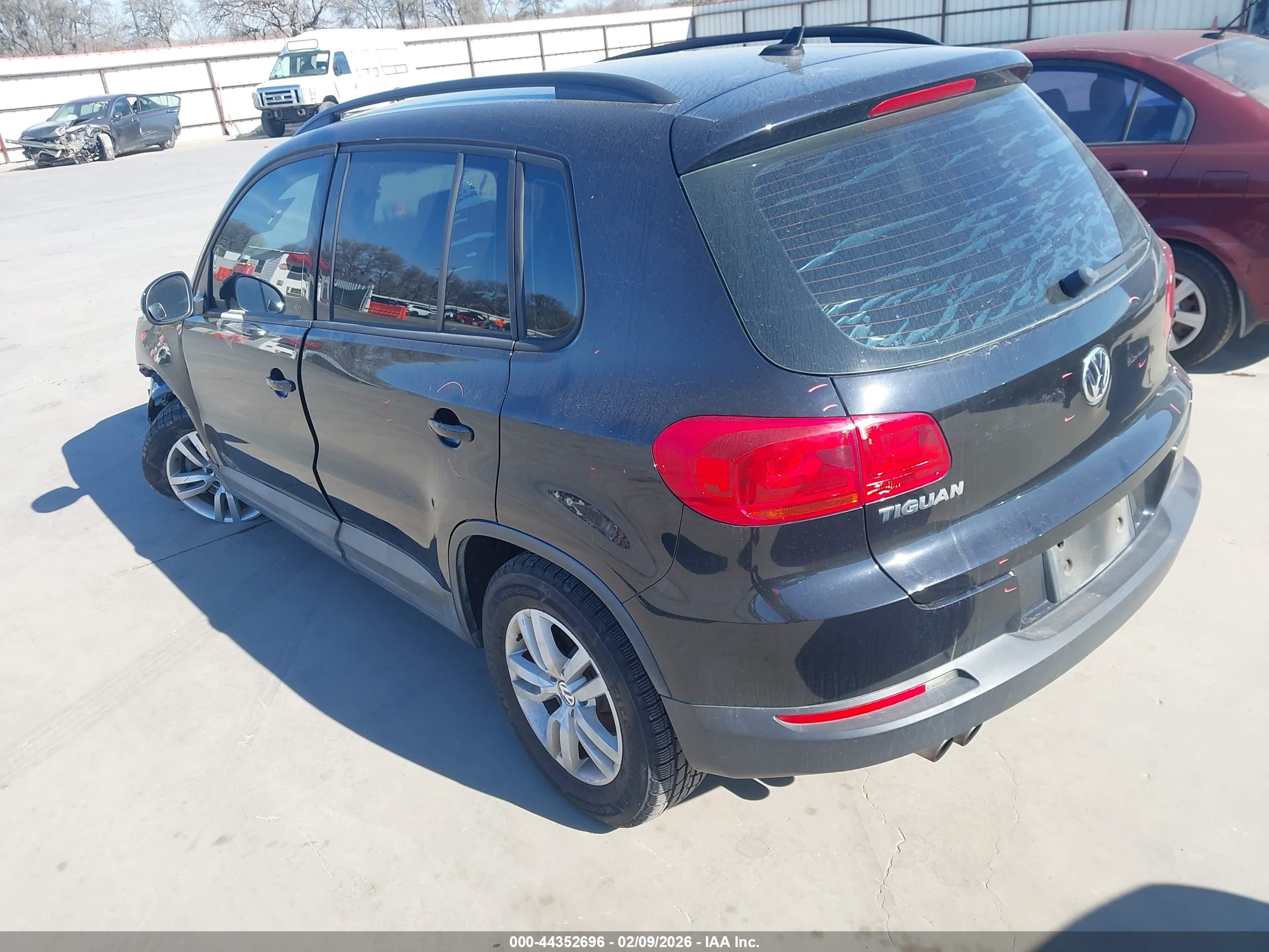 VOLKSWAGEN TIGUAN image 3