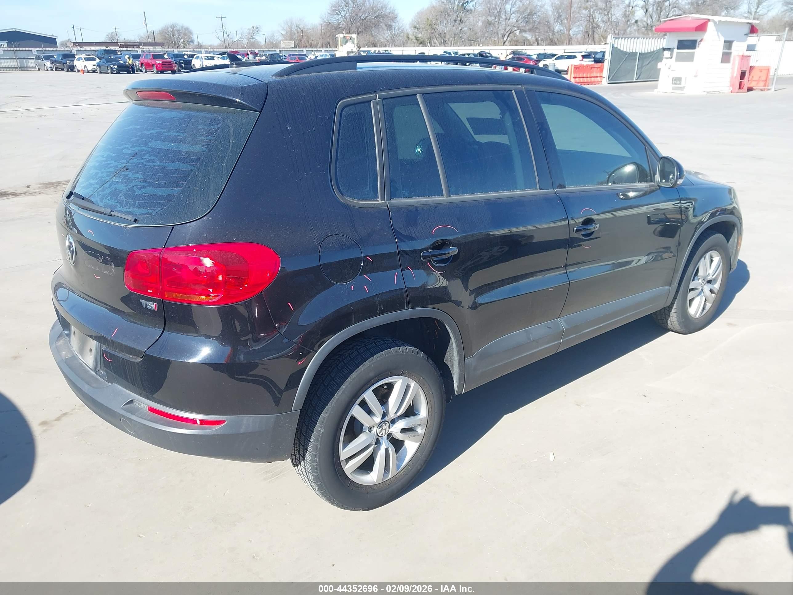 VOLKSWAGEN TIGUAN image 4