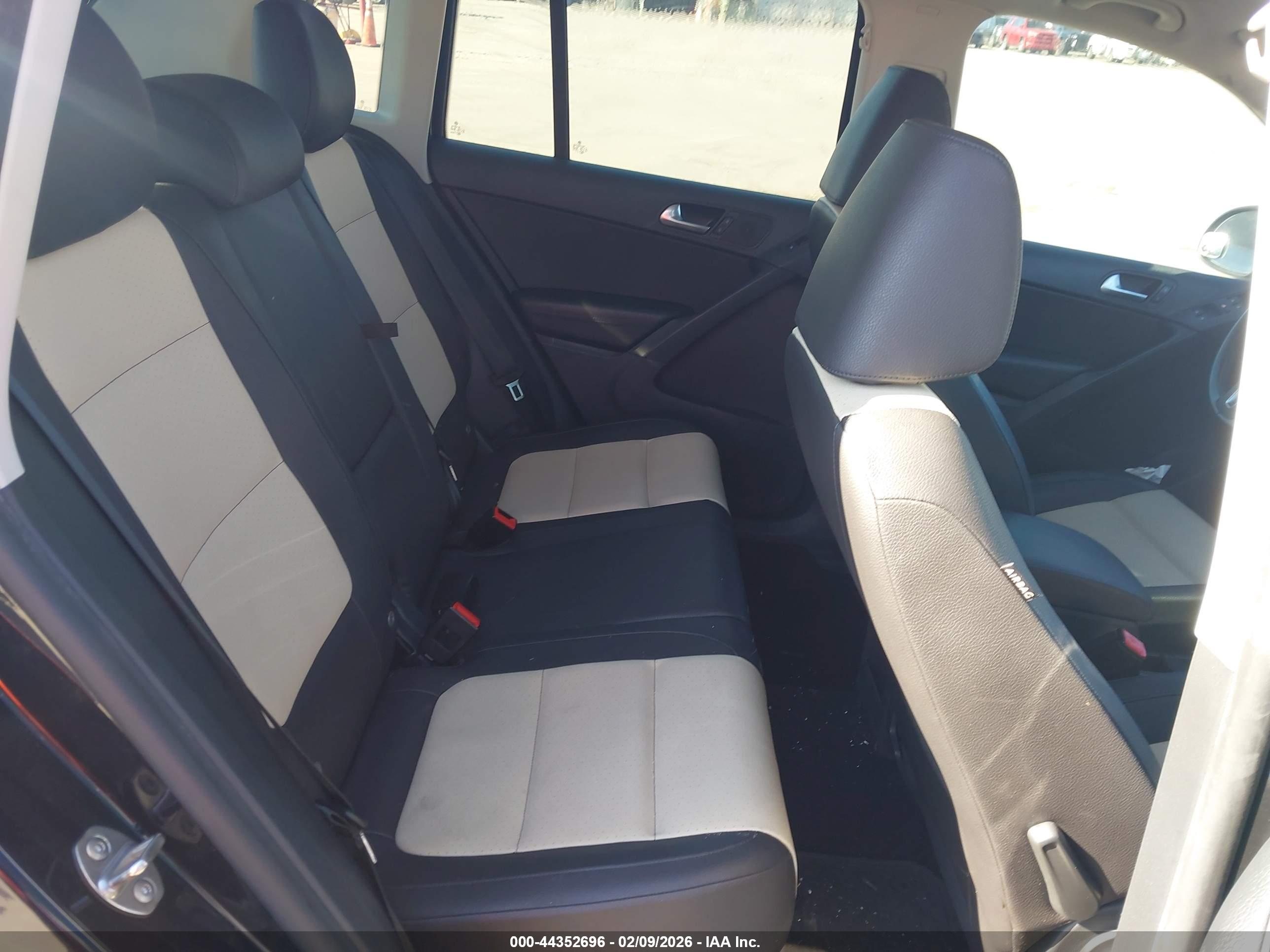 VOLKSWAGEN TIGUAN image 8