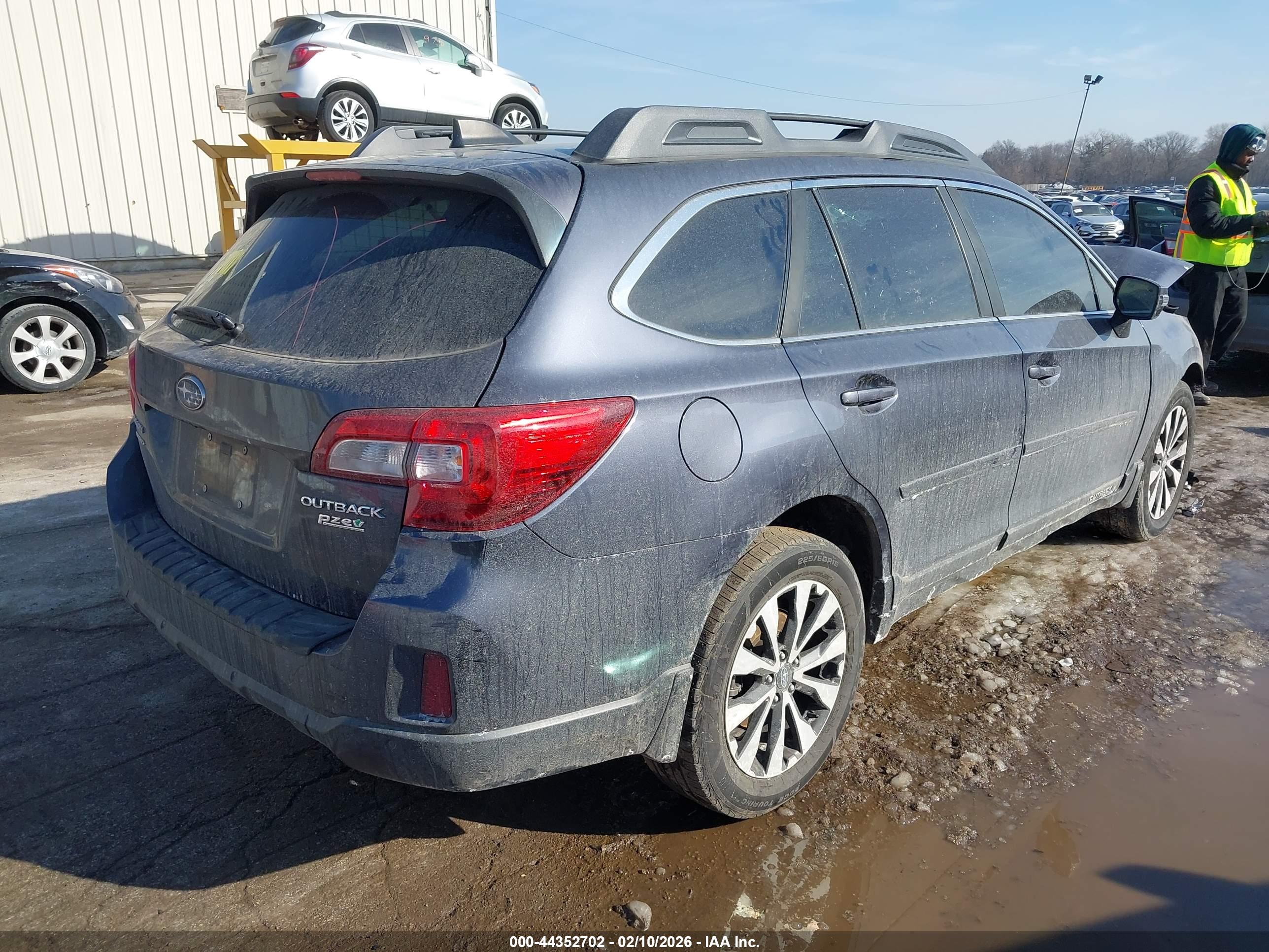 SUBARU OUTBACK image 4