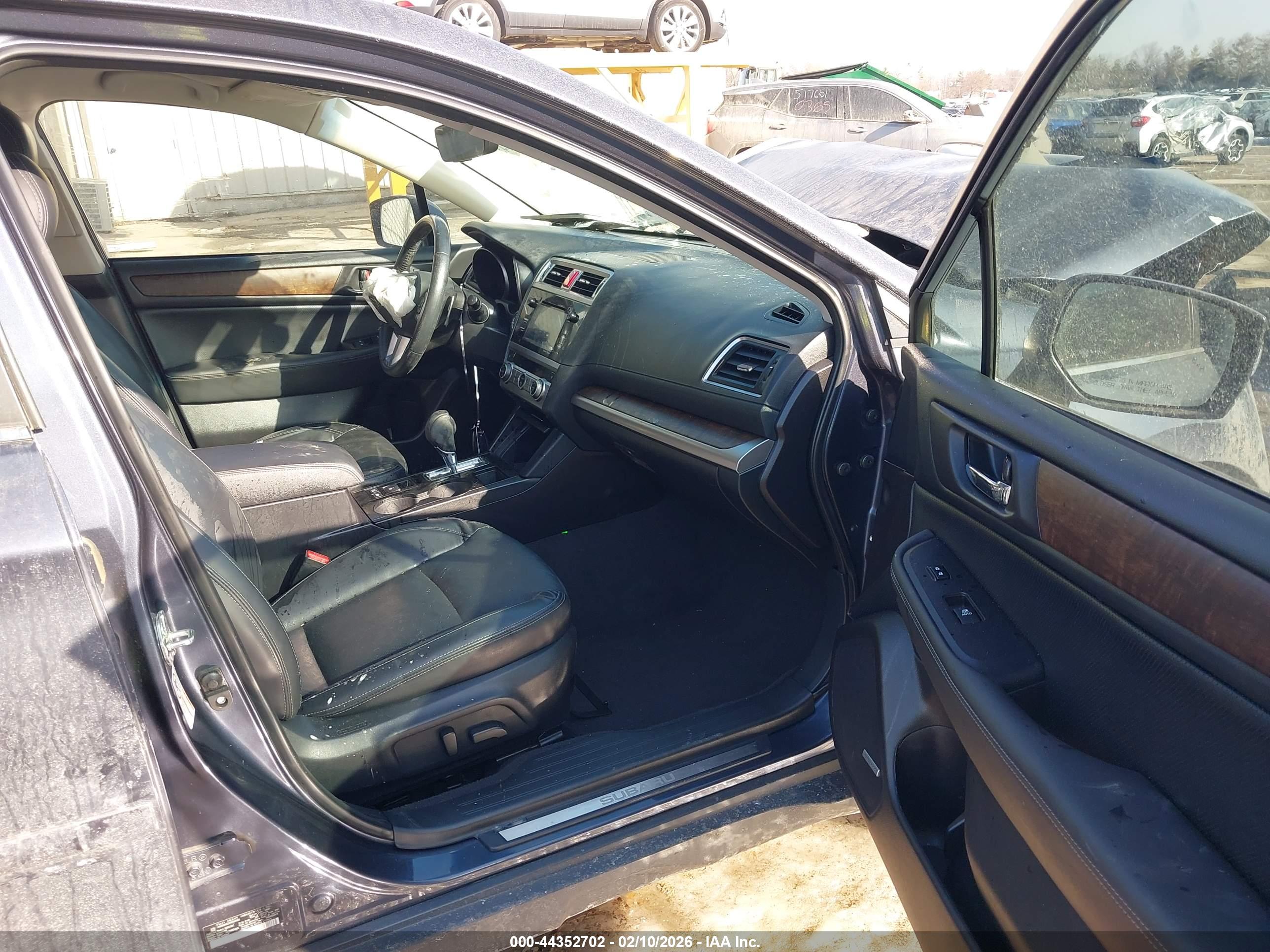 SUBARU OUTBACK image 5