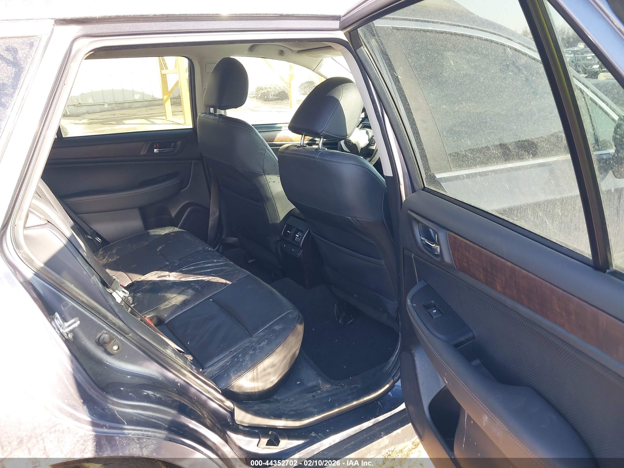 SUBARU OUTBACK image 8