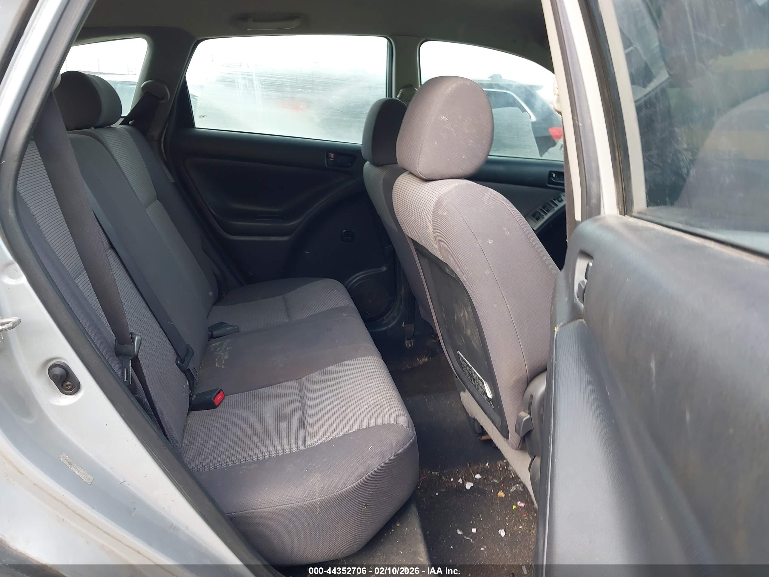 PONTIAC VIBE image 8