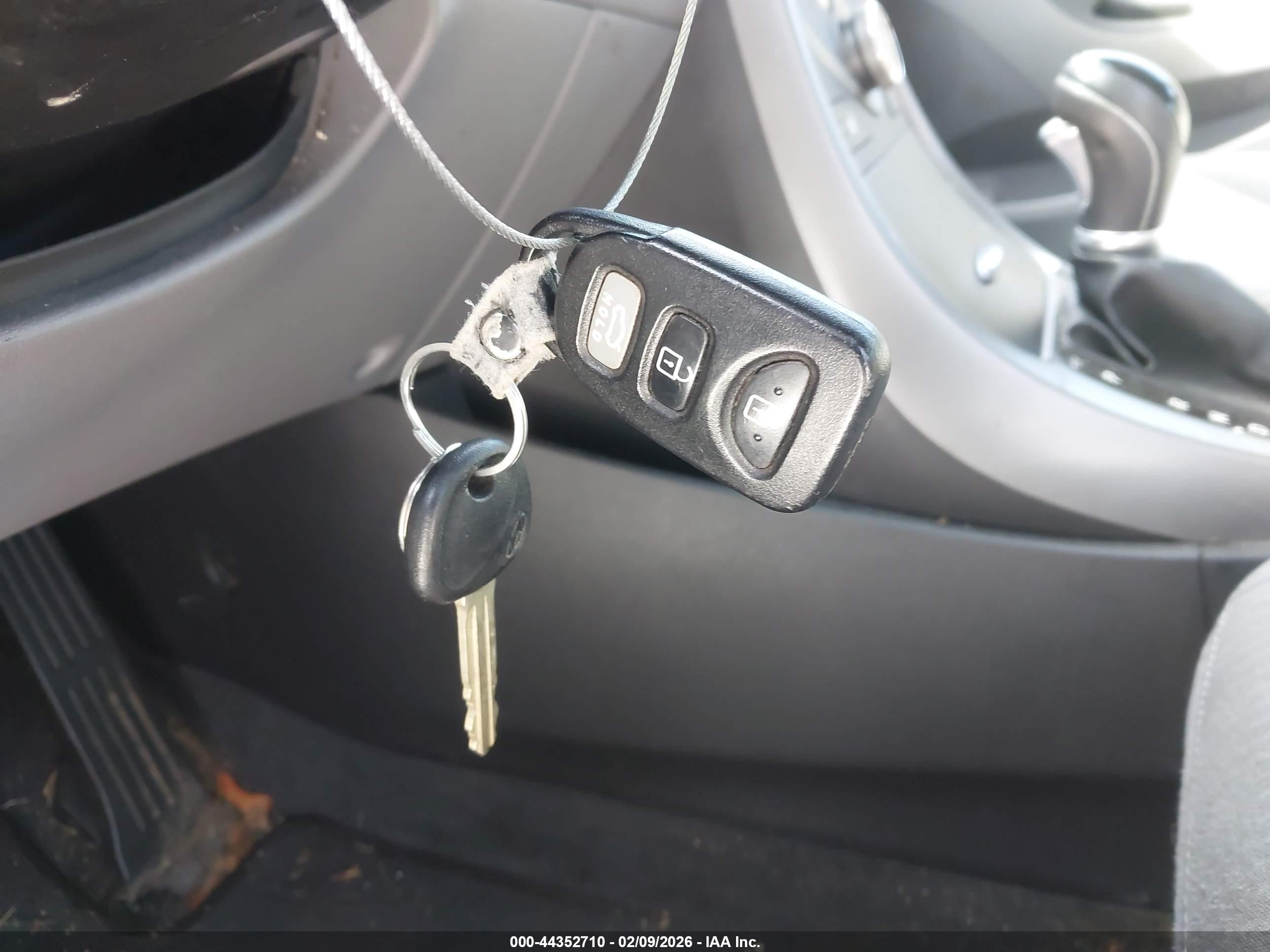 HYUNDAI ELANTRA image 11