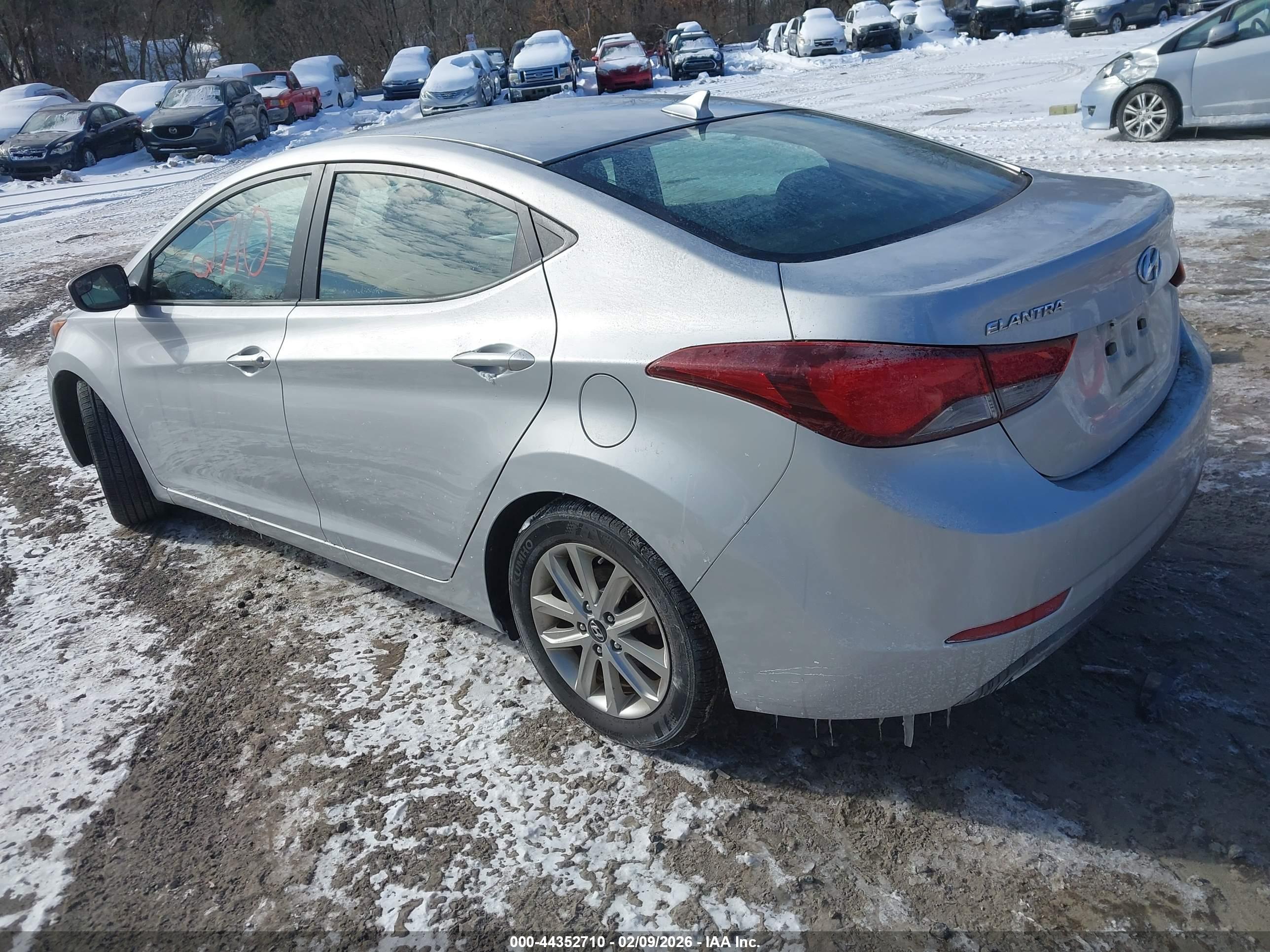 HYUNDAI ELANTRA image 3