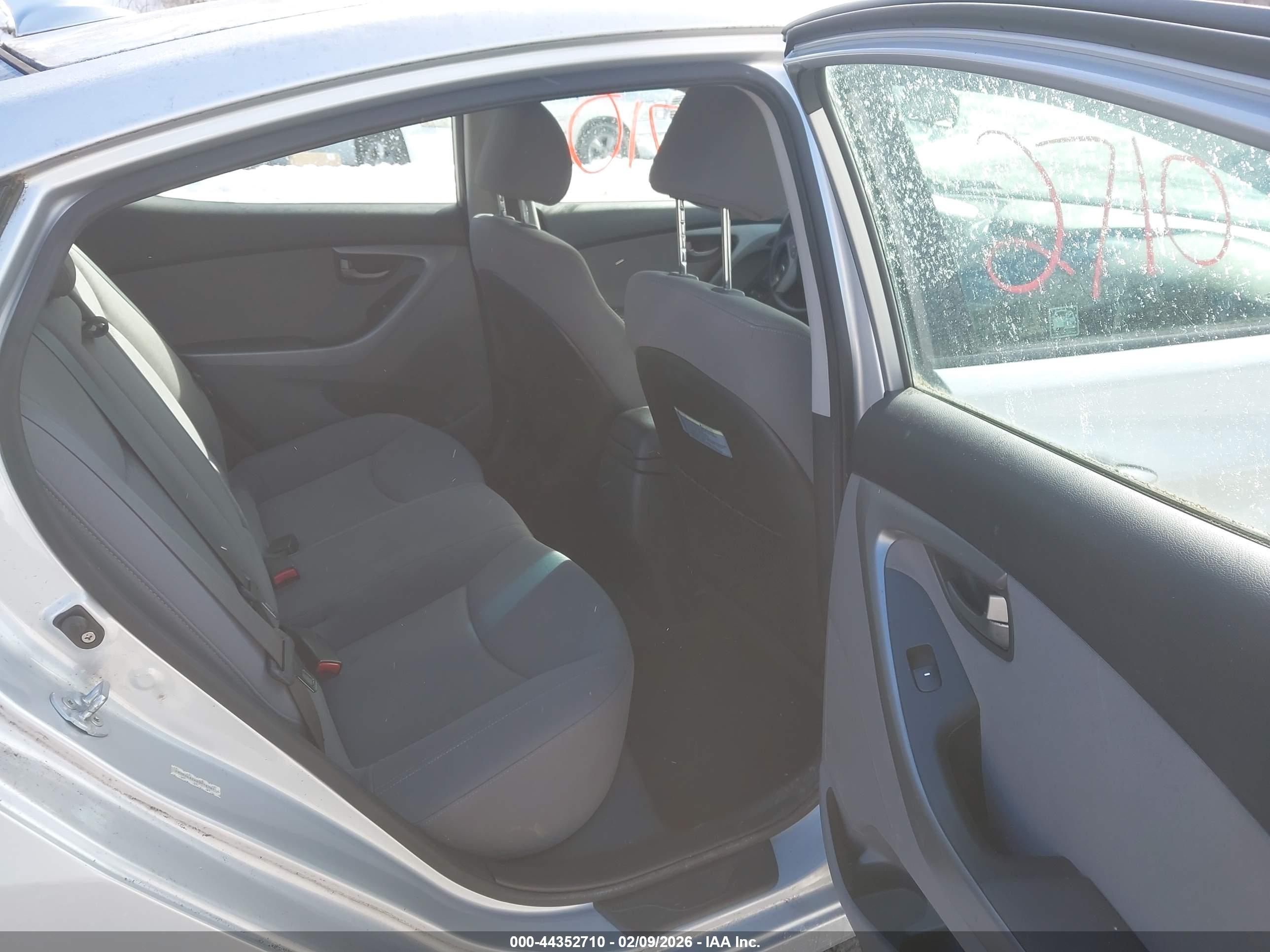 HYUNDAI ELANTRA image 8