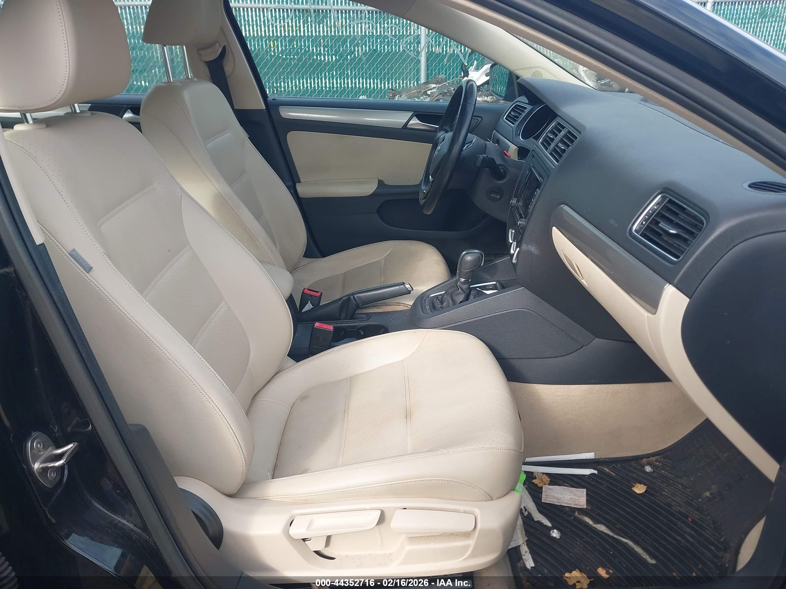VOLKSWAGEN JETTA image 5