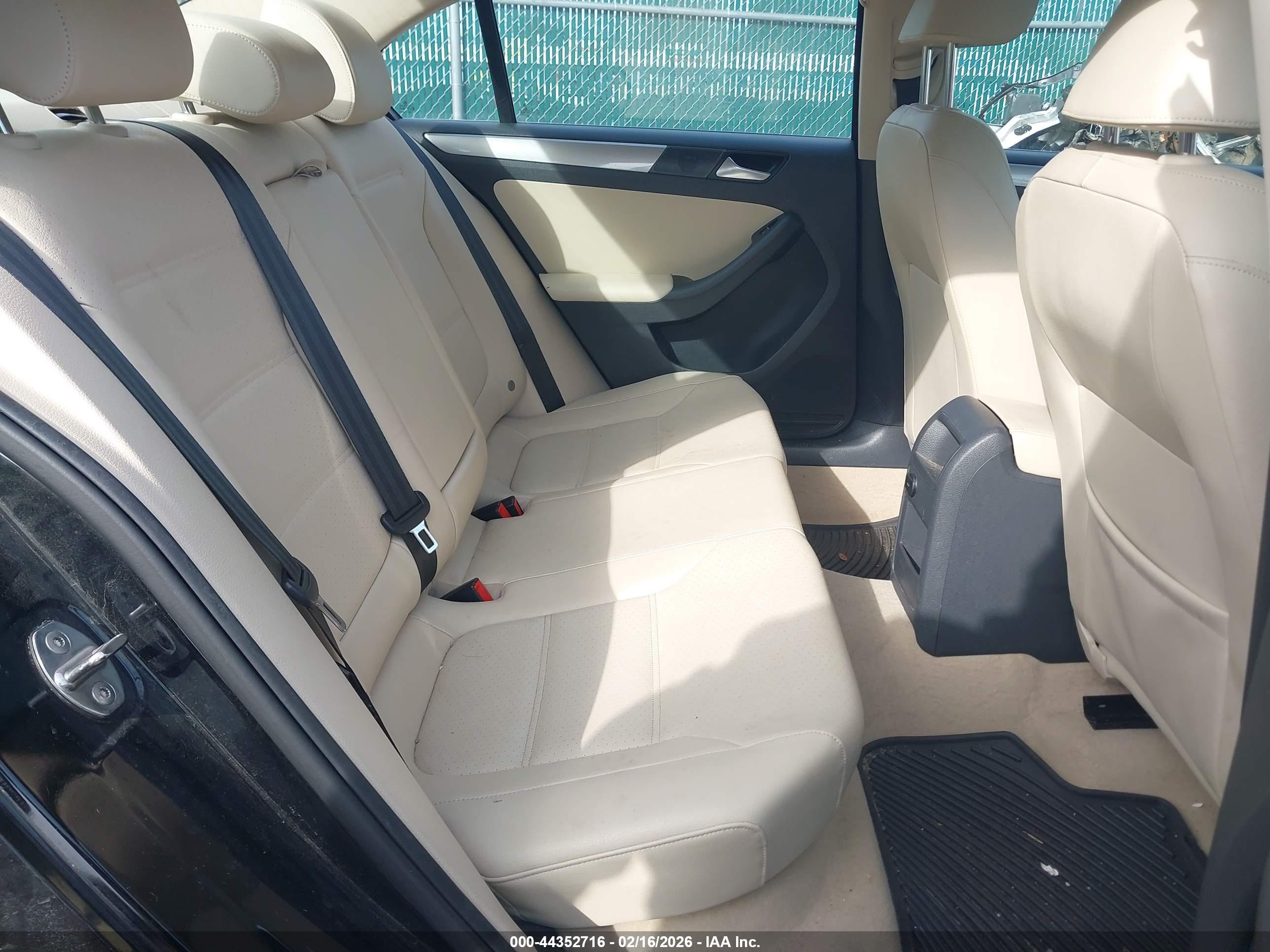 VOLKSWAGEN JETTA image 8