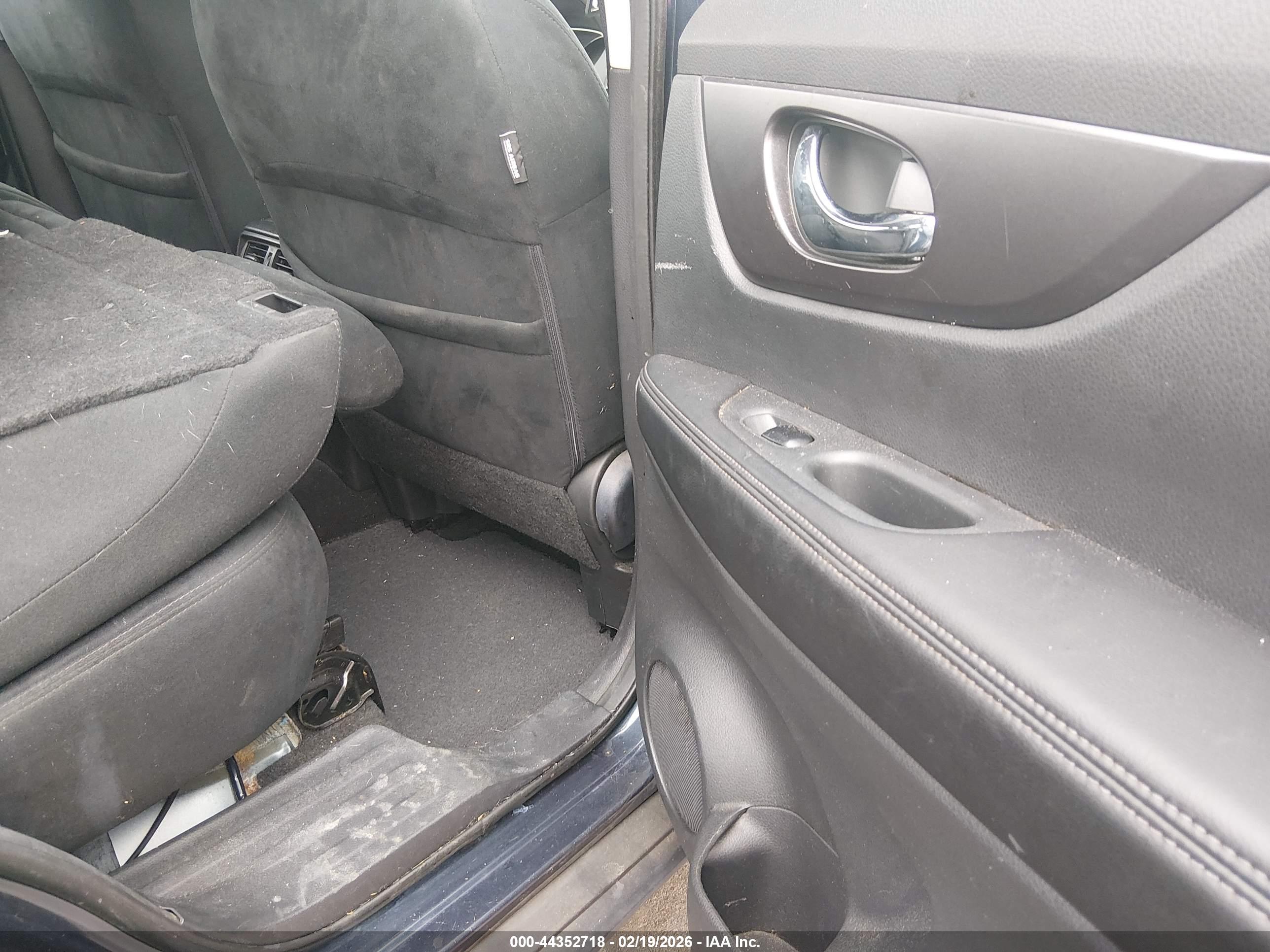 NISSAN ROGUE image 8