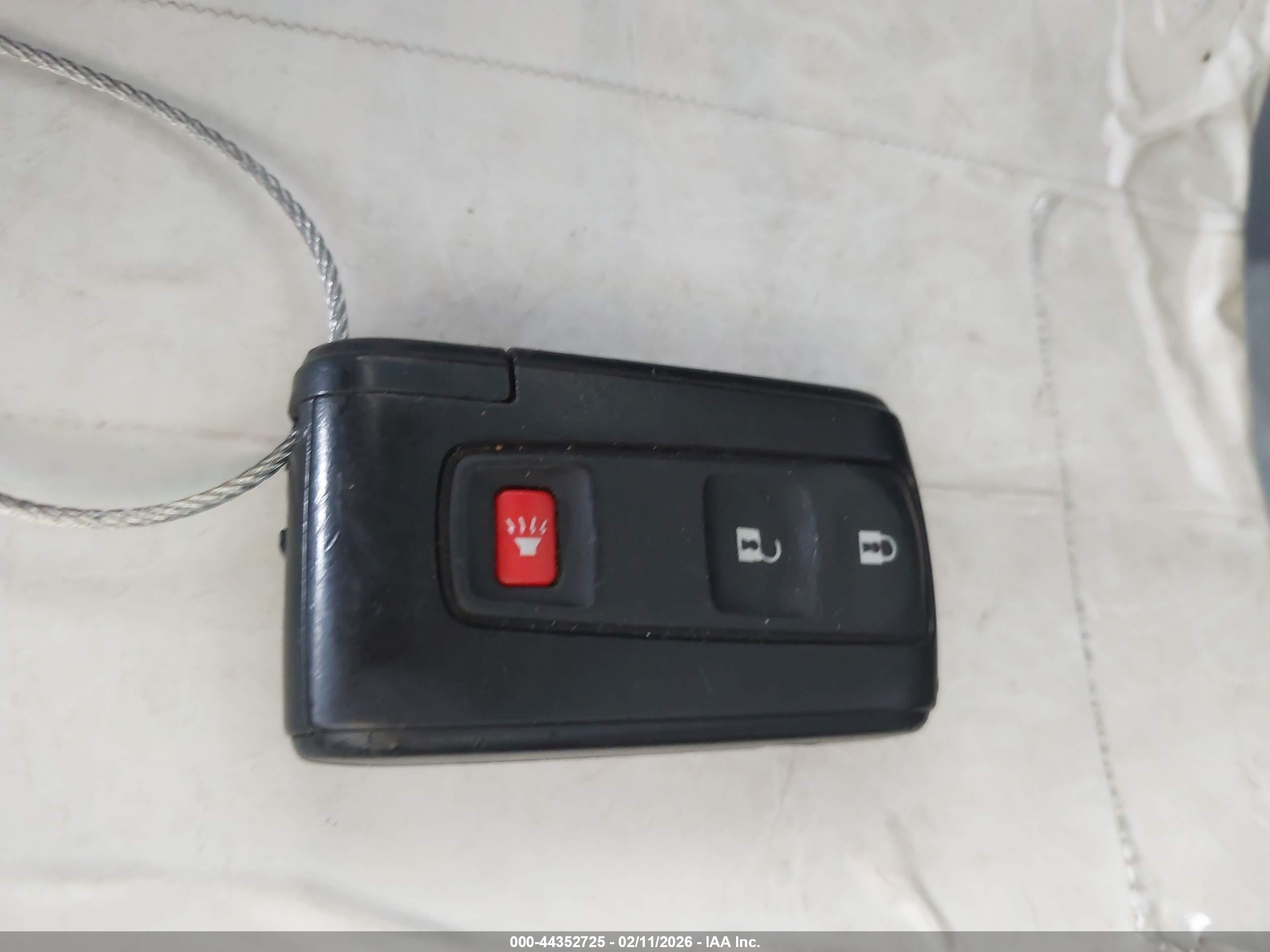 TOYOTA PRIUS image 11