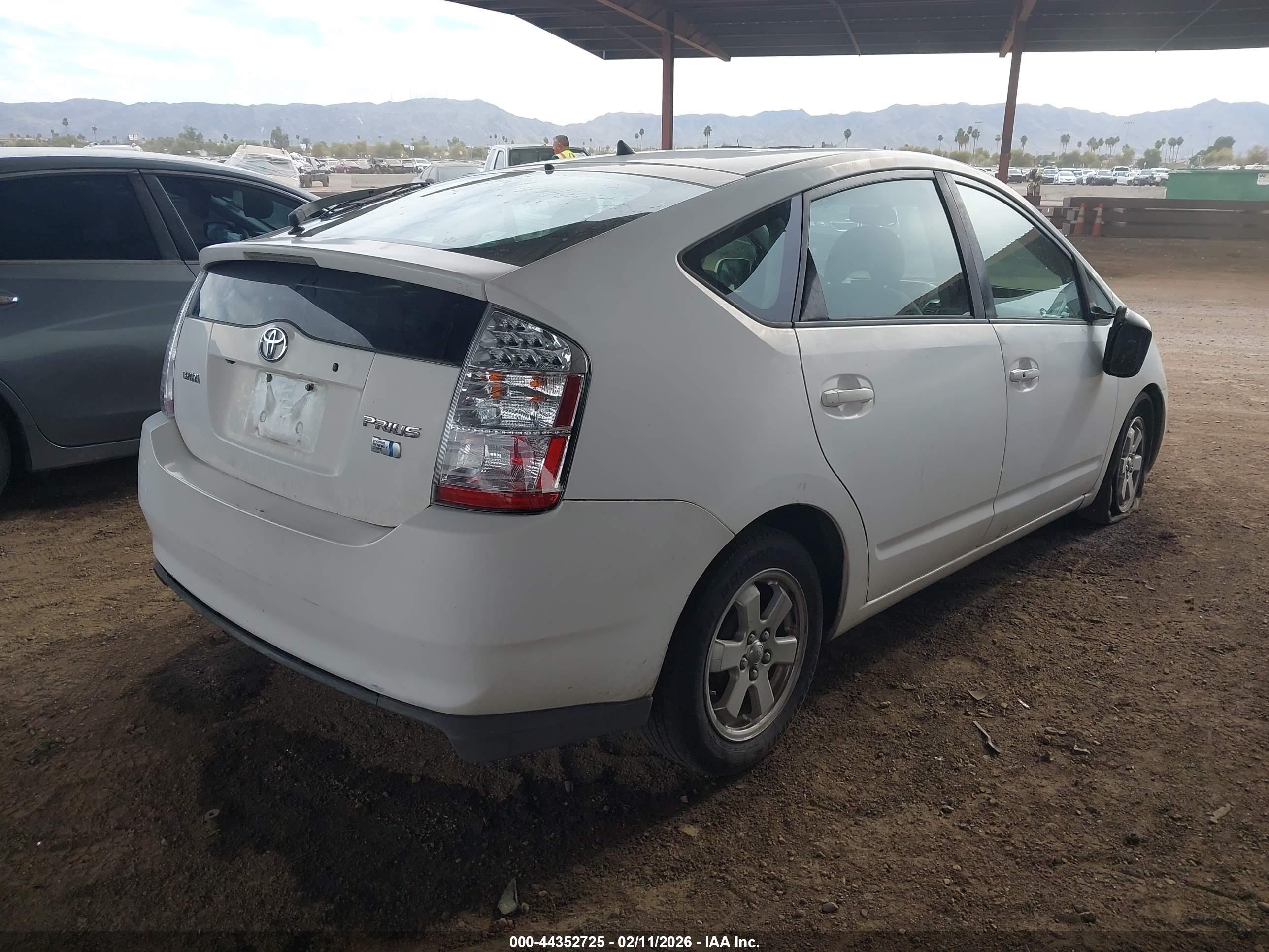 TOYOTA PRIUS image 4