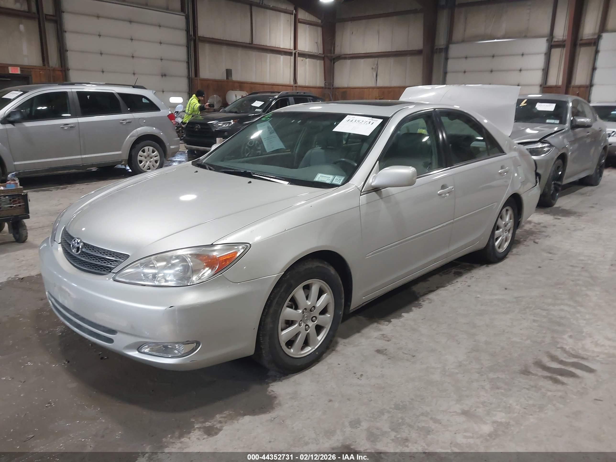 TOYOTA CAMRY image 2