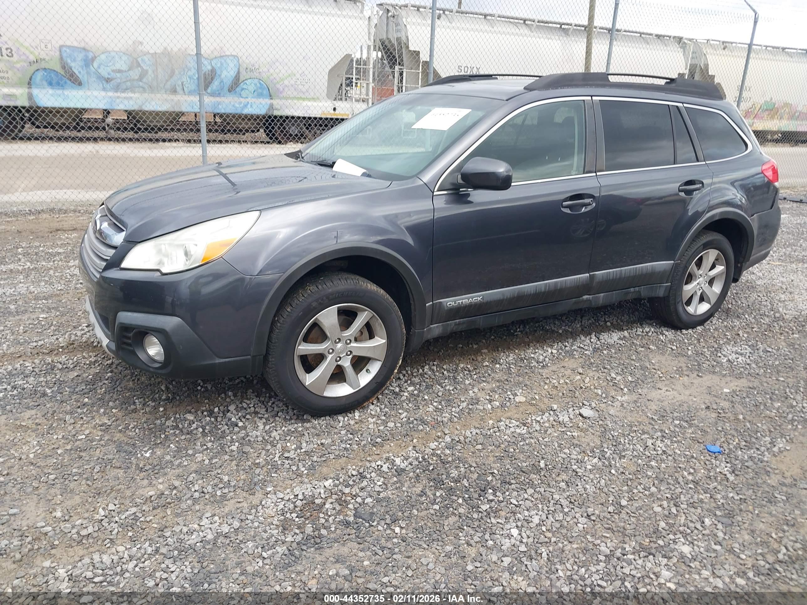 SUBARU OUTBACK image 2