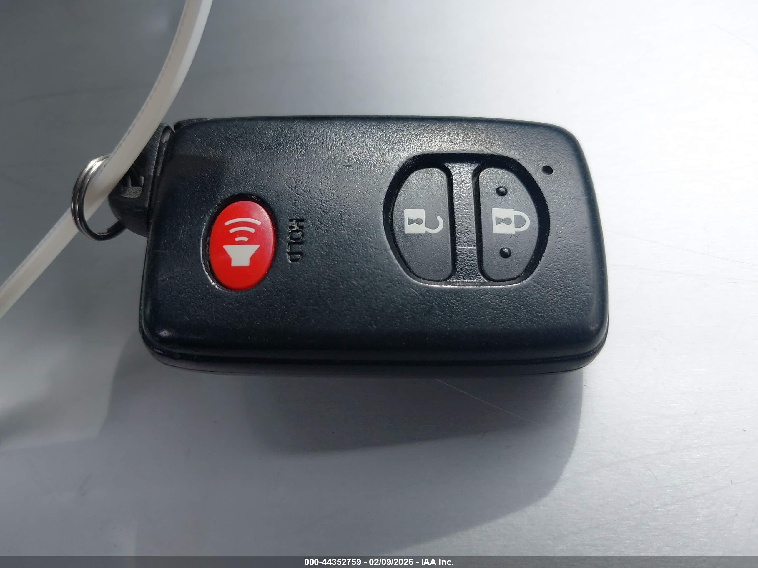 TOYOTA PRIUS image 11