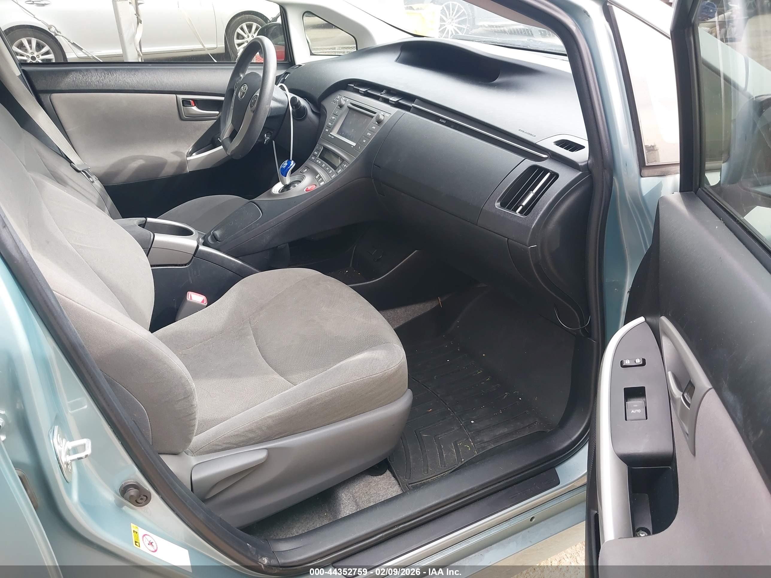 TOYOTA PRIUS image 5