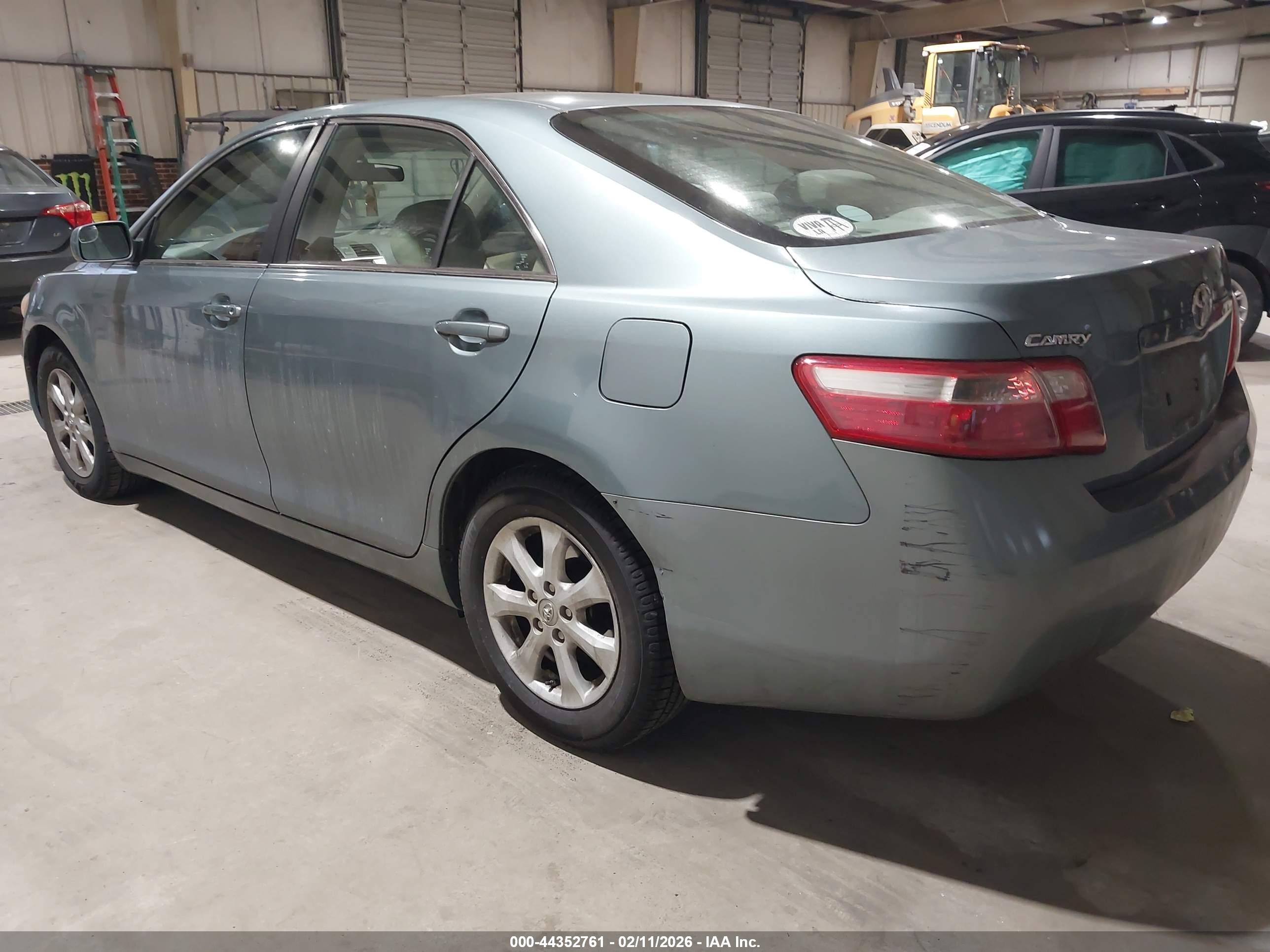 TOYOTA CAMRY image 6