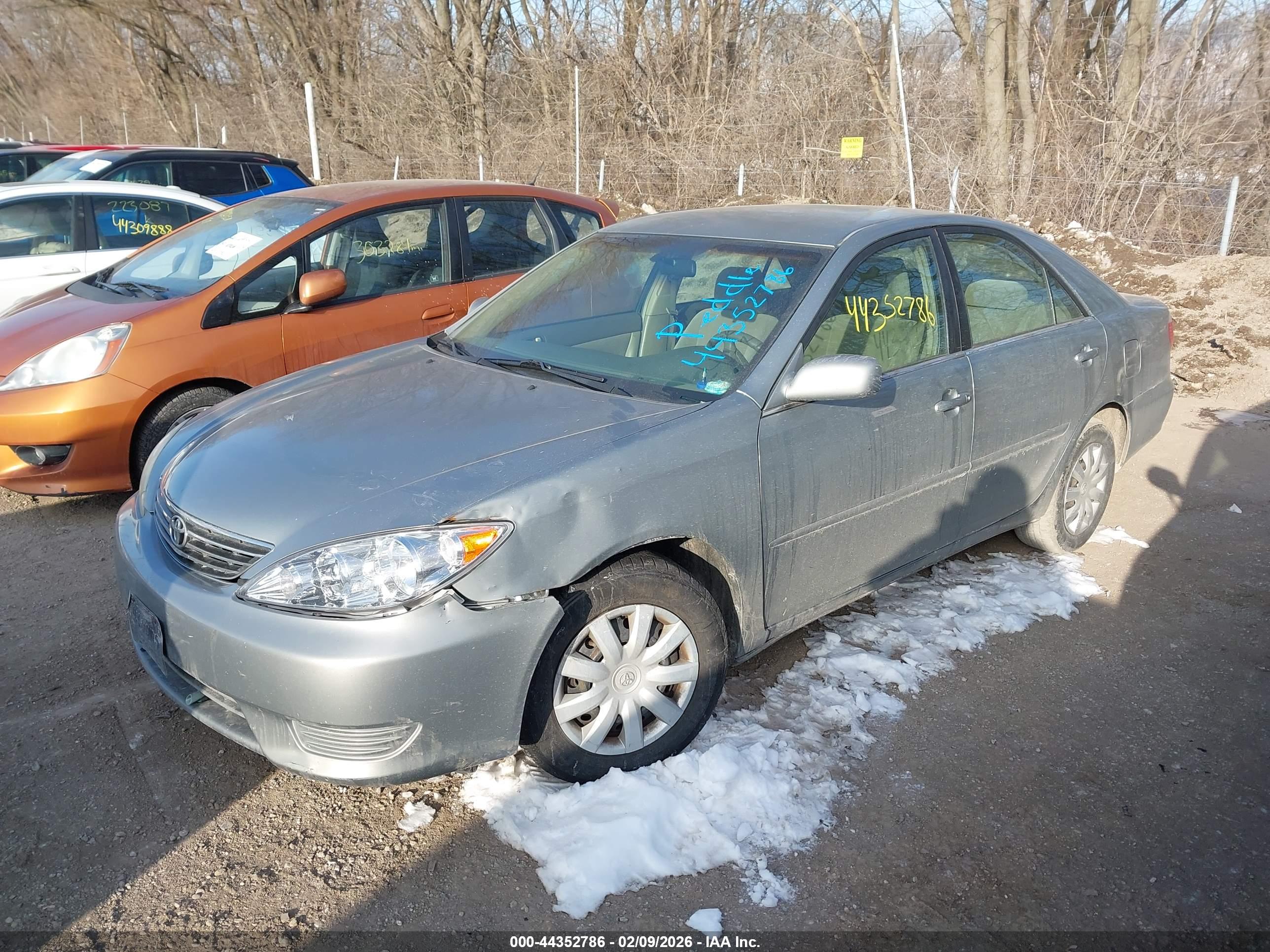 TOYOTA CAMRY image 2