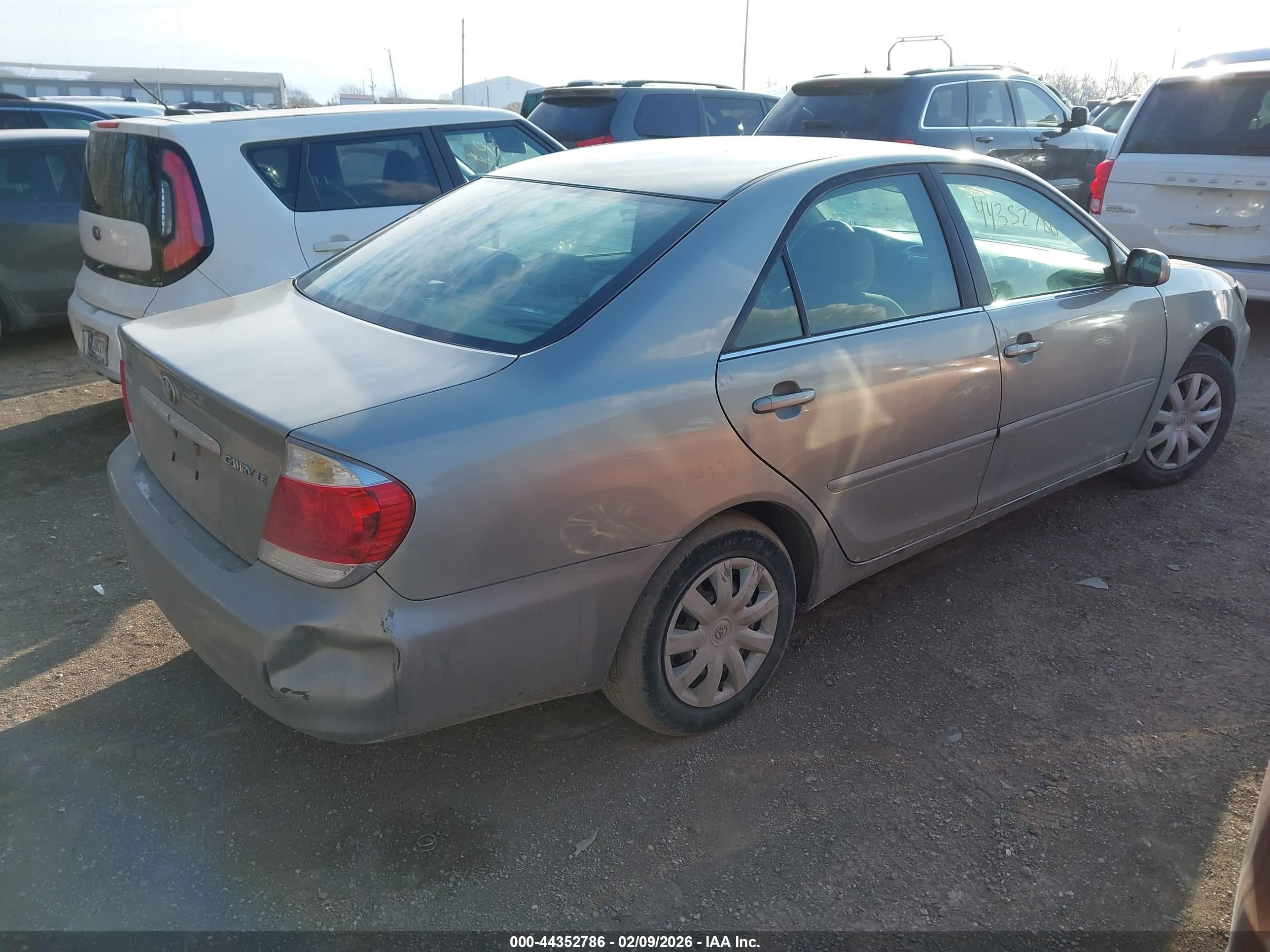 TOYOTA CAMRY image 4