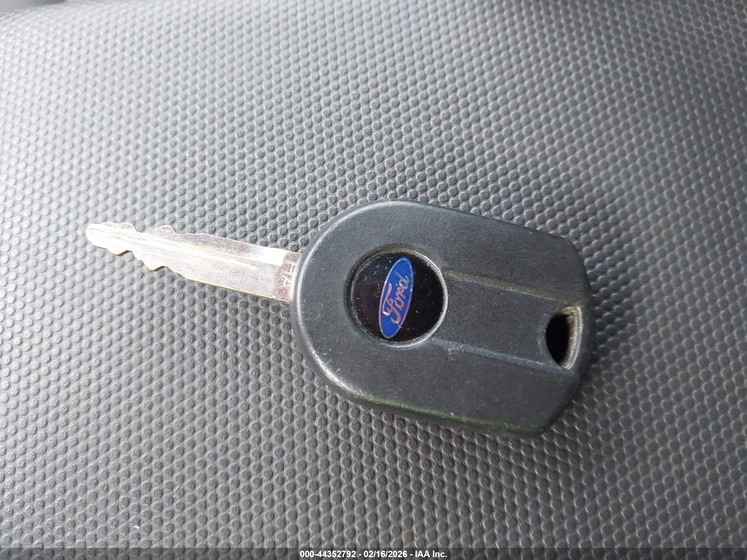 FORD ESCAPE image 11