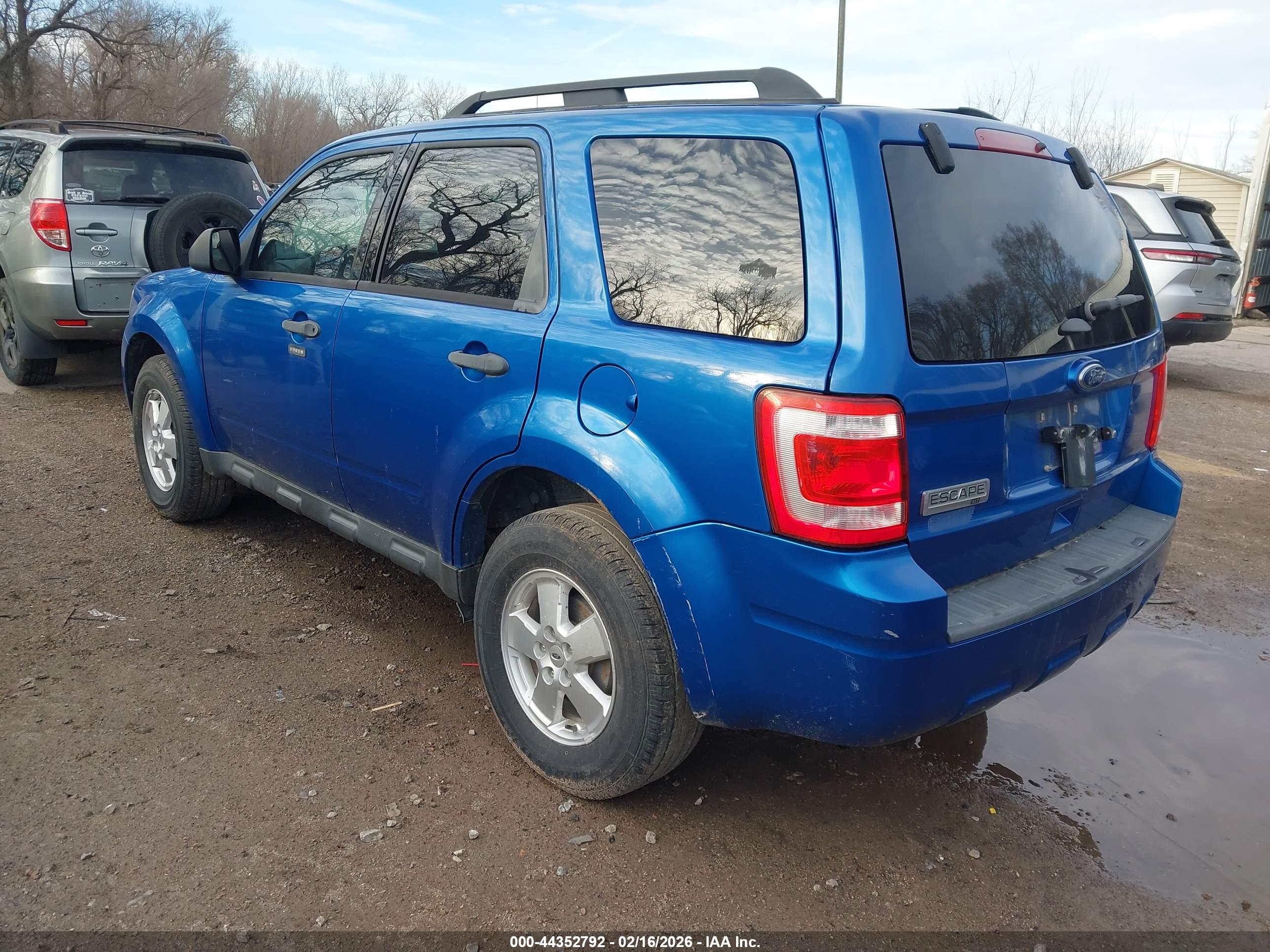 FORD ESCAPE image 3