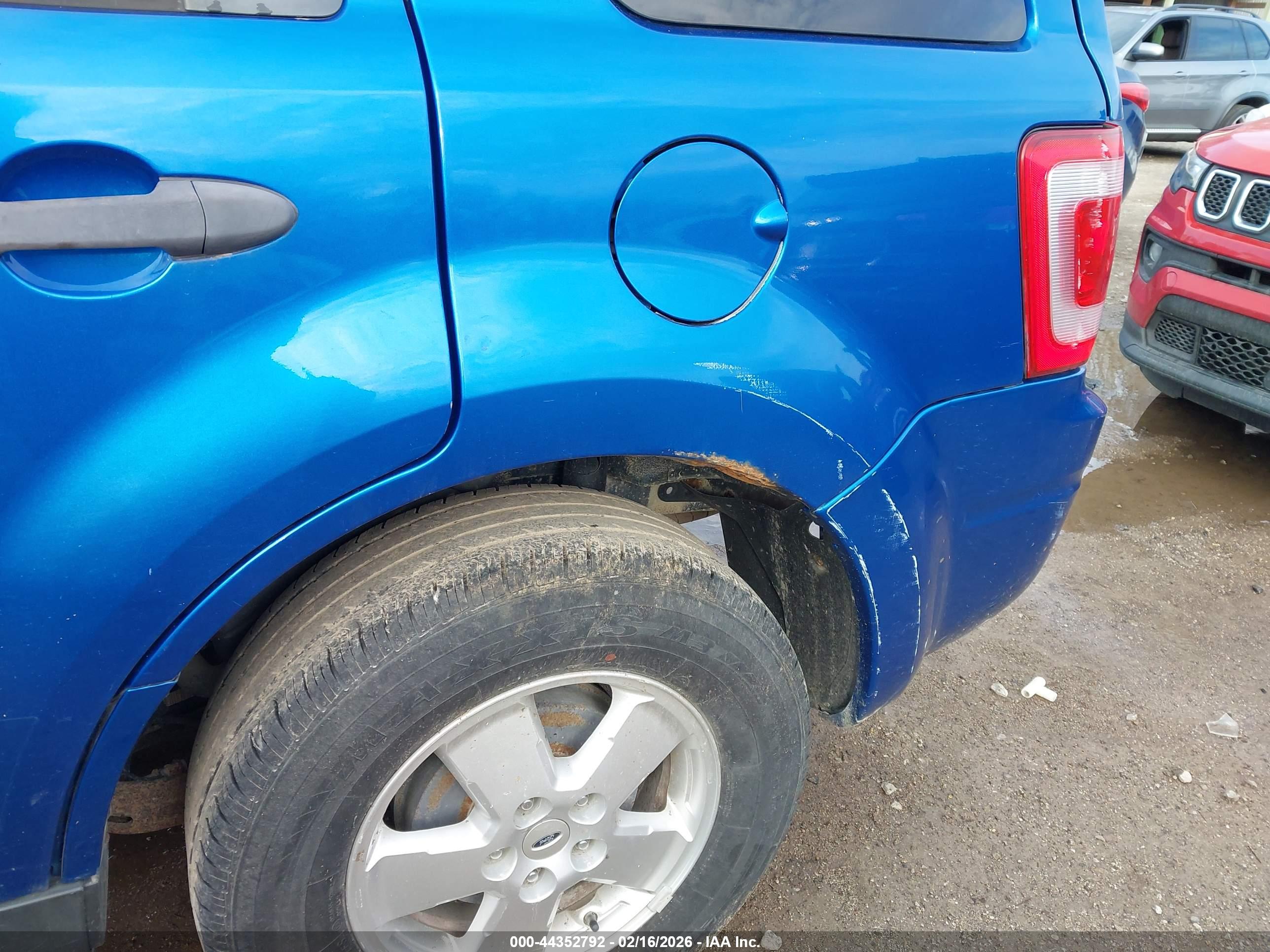 FORD ESCAPE image 6